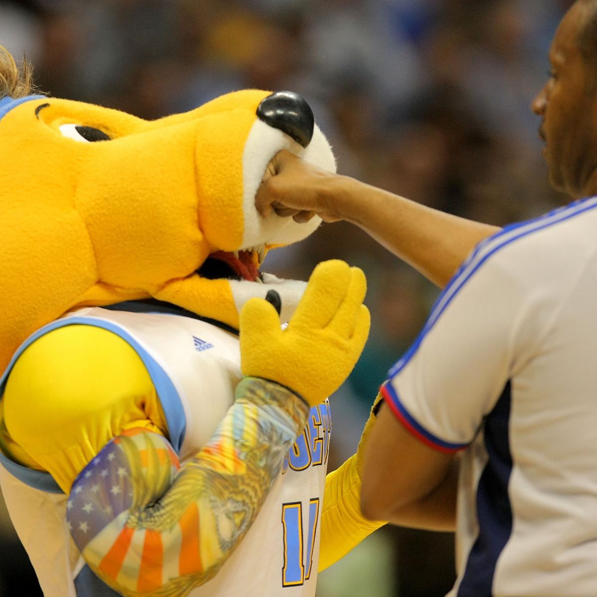 Shot of the year? Cavs mascot Moondog shows off skills