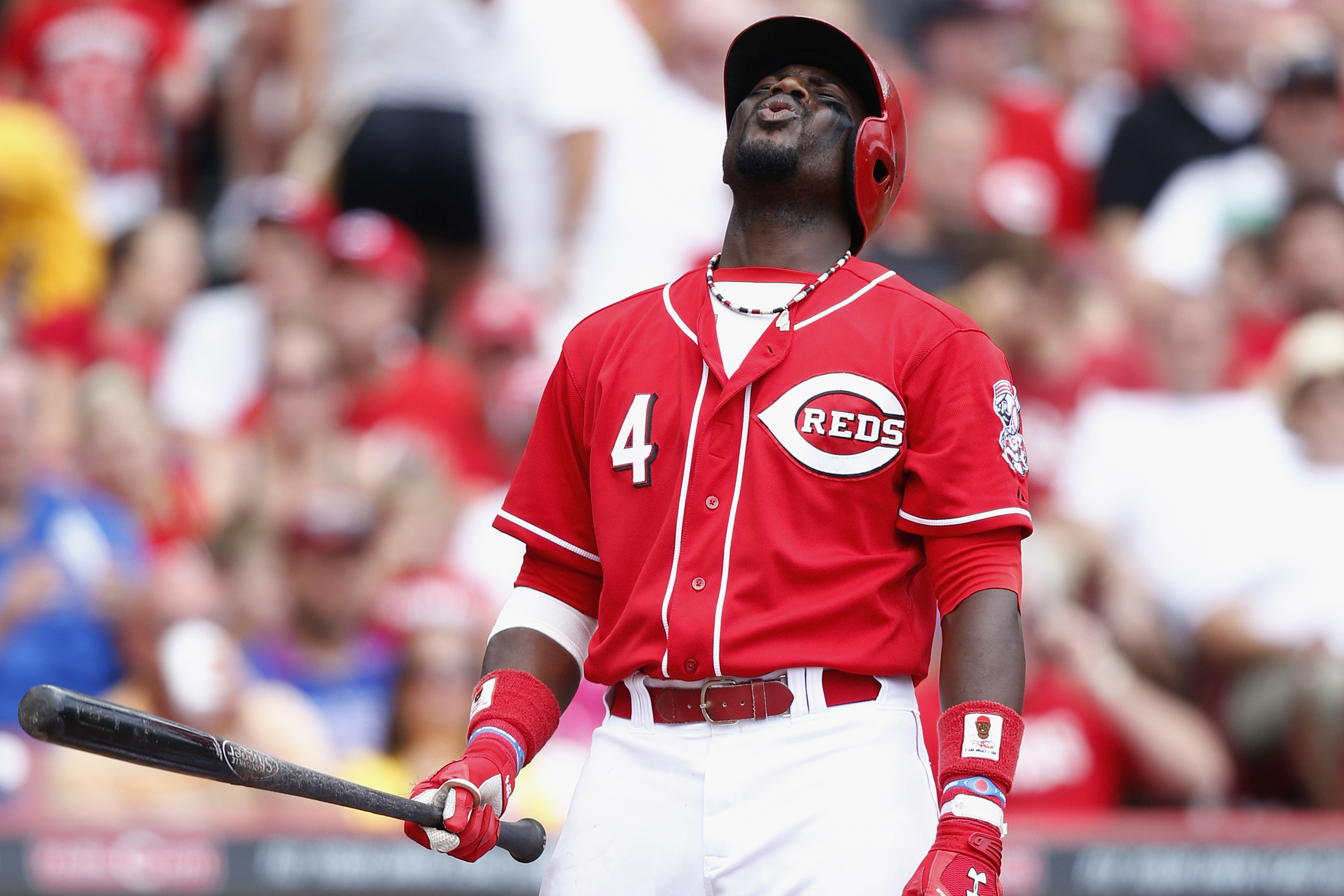 Brandon Phillips's 2-year-old shows off his skills at Reds batting