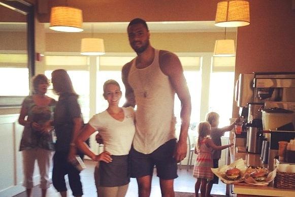 Tyson Chandler Shows Off His Skinny Legs in Photo with Fan | Bleacher