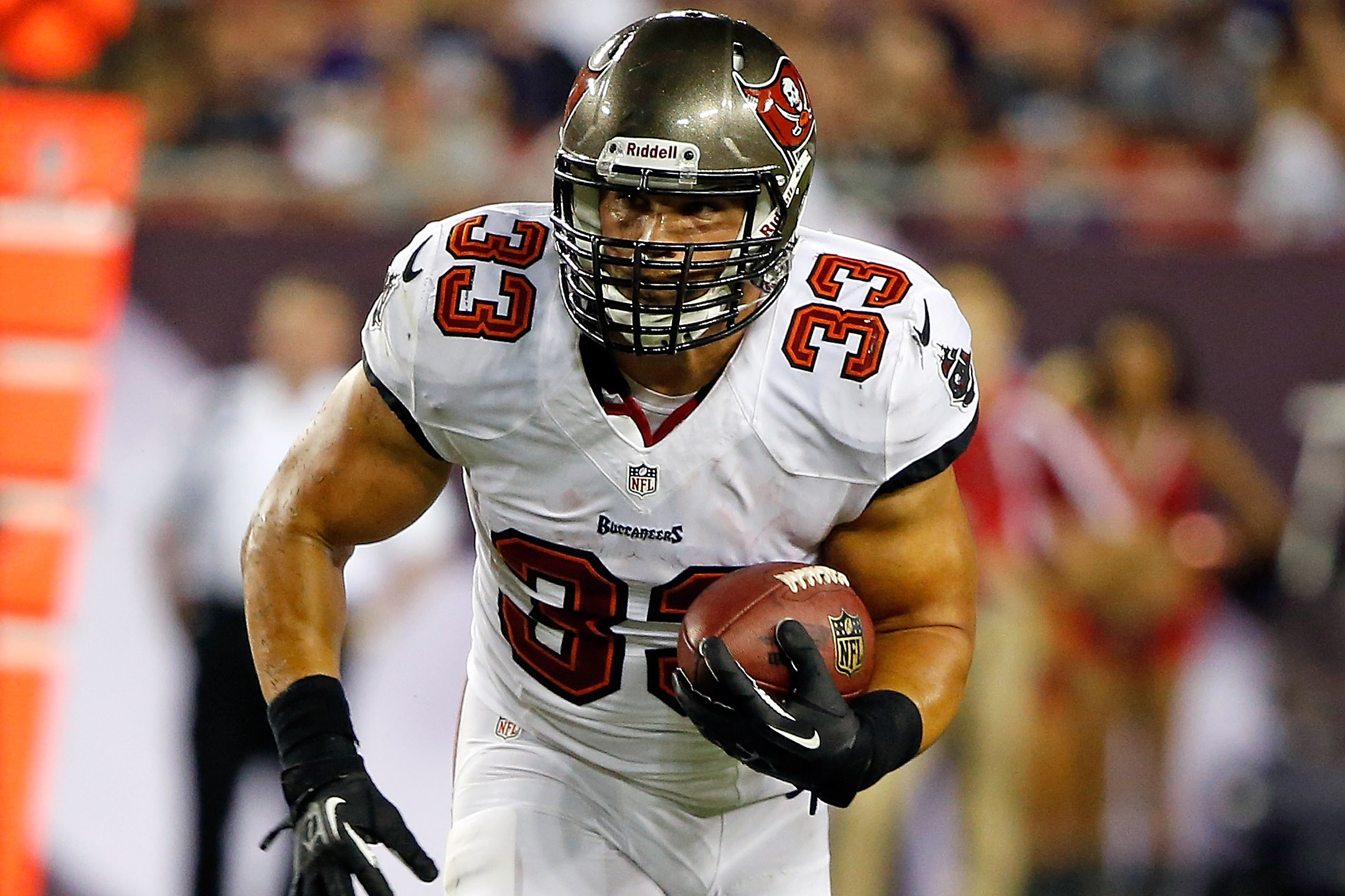 Peyton Hillis Injures Knee in Tampa Bay Buccaneers Debut, News, Scores,  Highlights, Stats, and Rumors