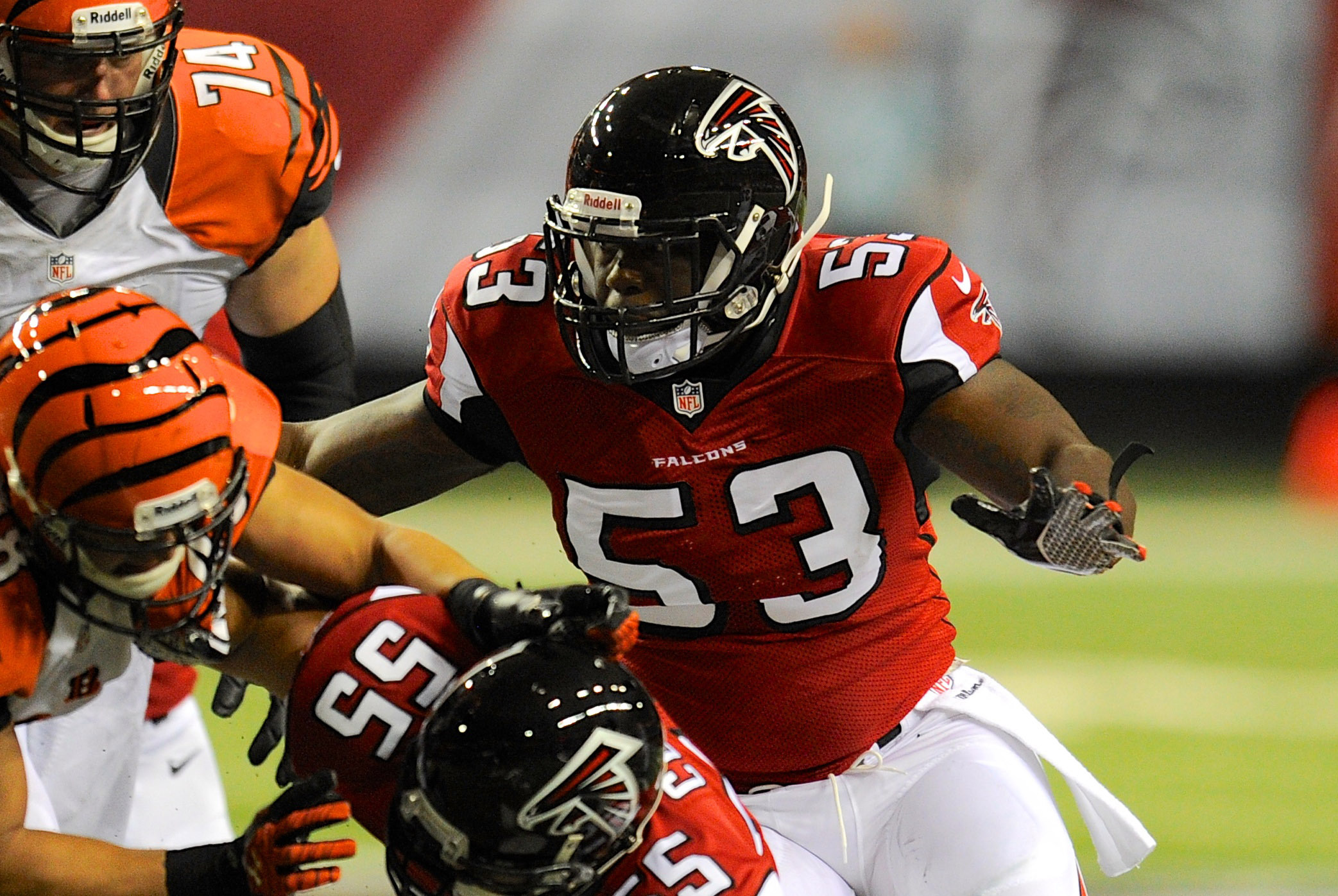 Atlanta Falcons linebacker Brian Banks waves as he departs the Georgia Dome  field after a preseason game against the Cincinnati Bengals in Atlanta on  August 8, 2013. Banks was playing in his