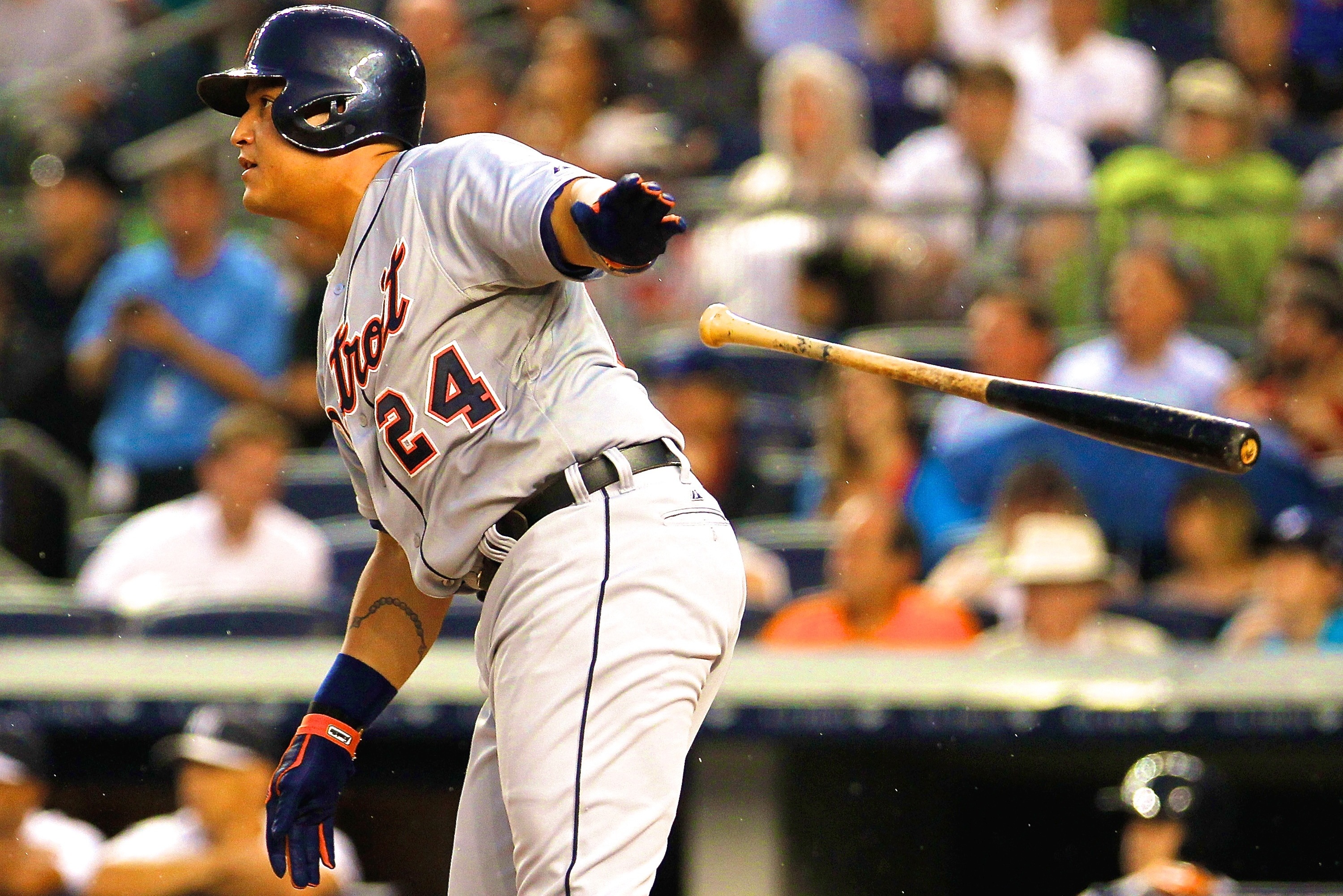 Miguel Cabrera jokingly squares up with José Ramírez after