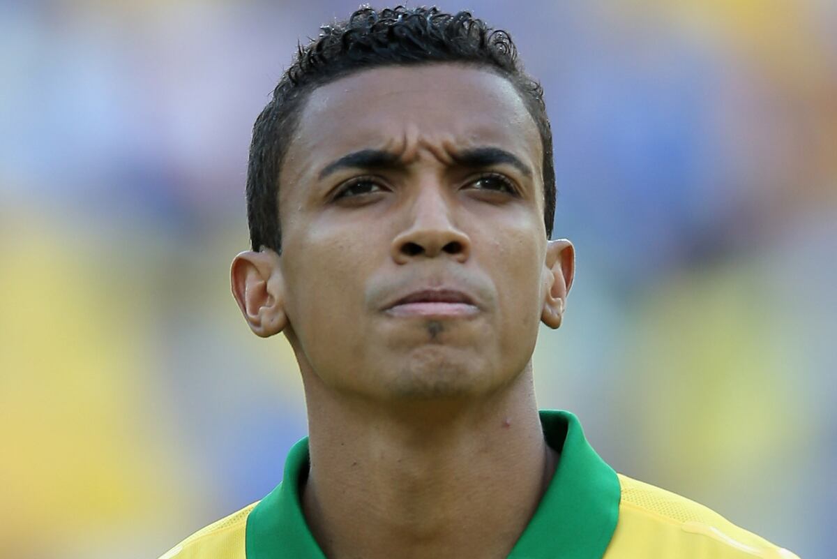 Arsenal Transfer Rumours: Luiz Gustavo Would Be Perfect Fit for Gunners