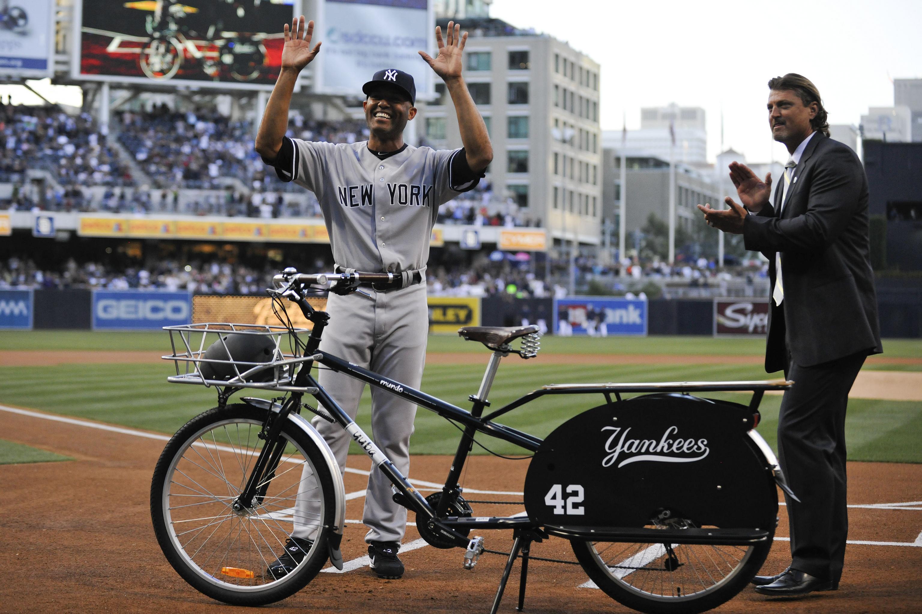 Standing Ovation For Mariano Rivera Highlights All-Star Game