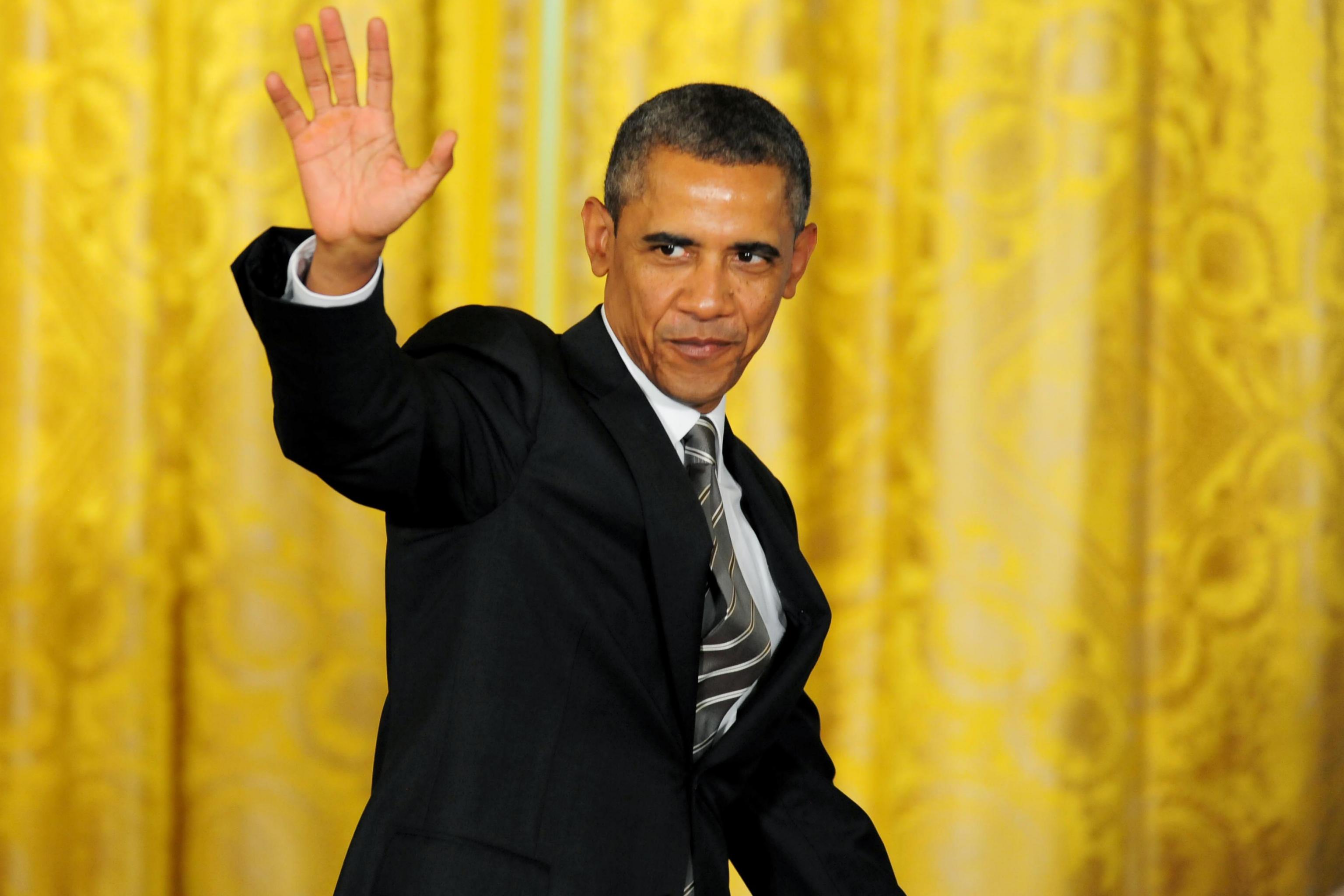 Obama welcomes undefeated '72 Dolphins to the White House 