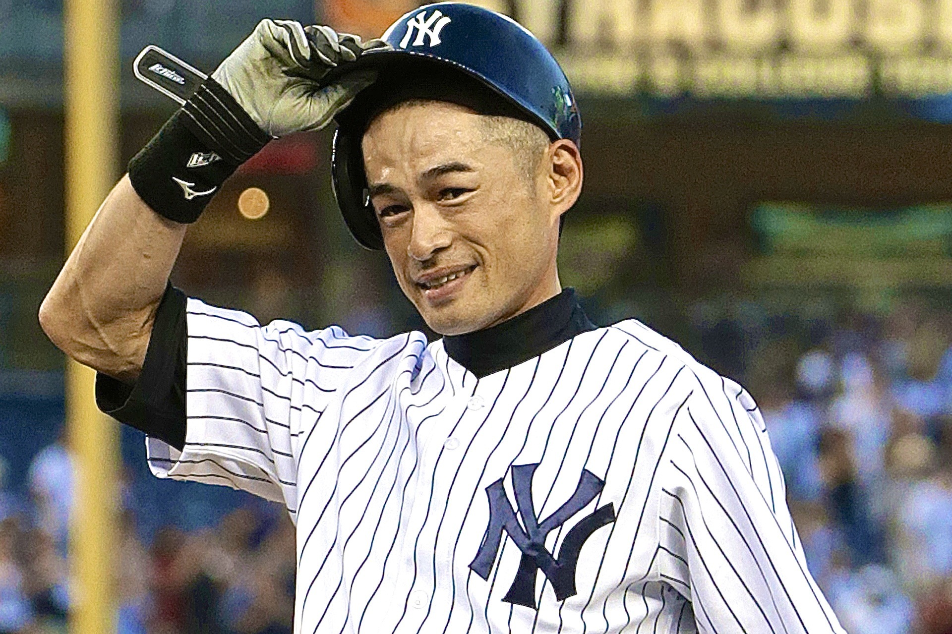 Ichiro takes field with 45,000 voices in full support