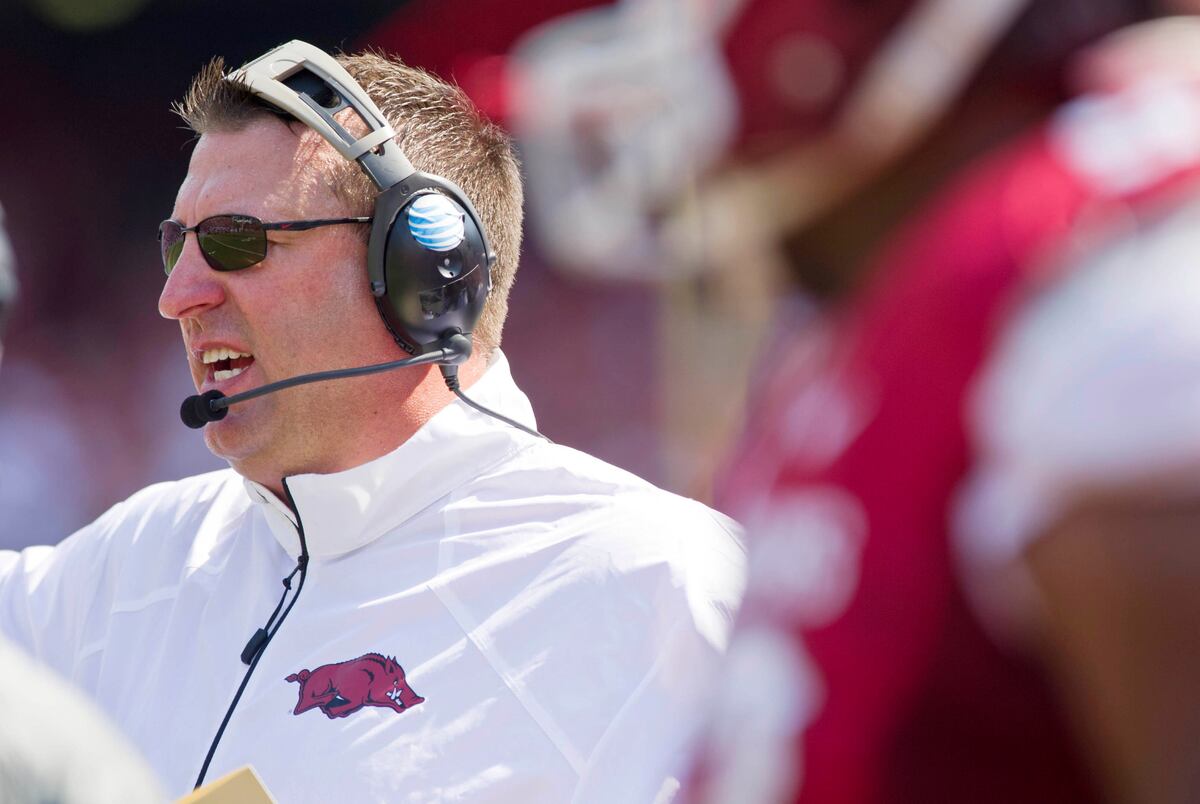 TShirt Gun Explodes, Injures Arkansas Razorbacks Intern News, Scores