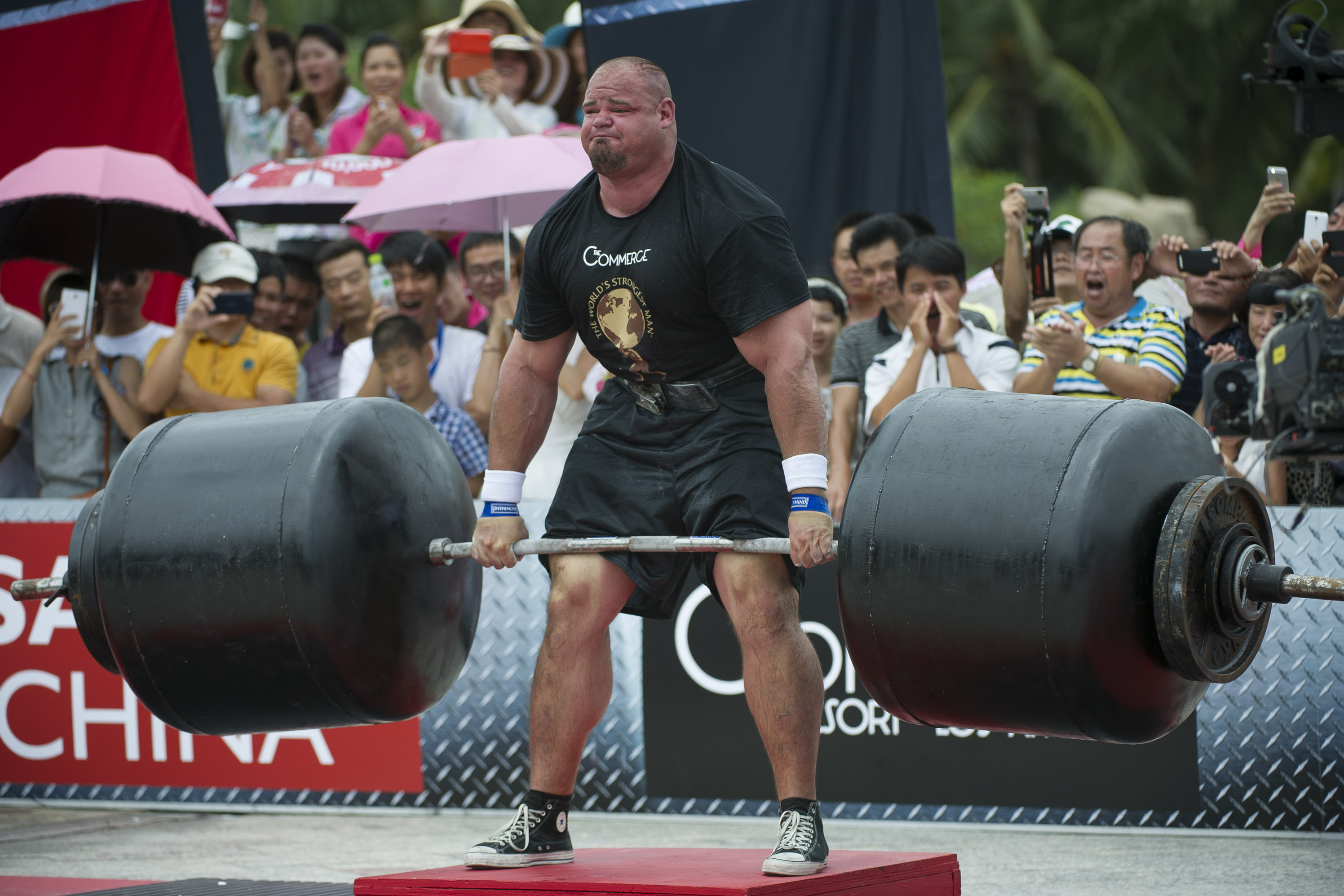 How many reps can Brian Shaw get in the squat?