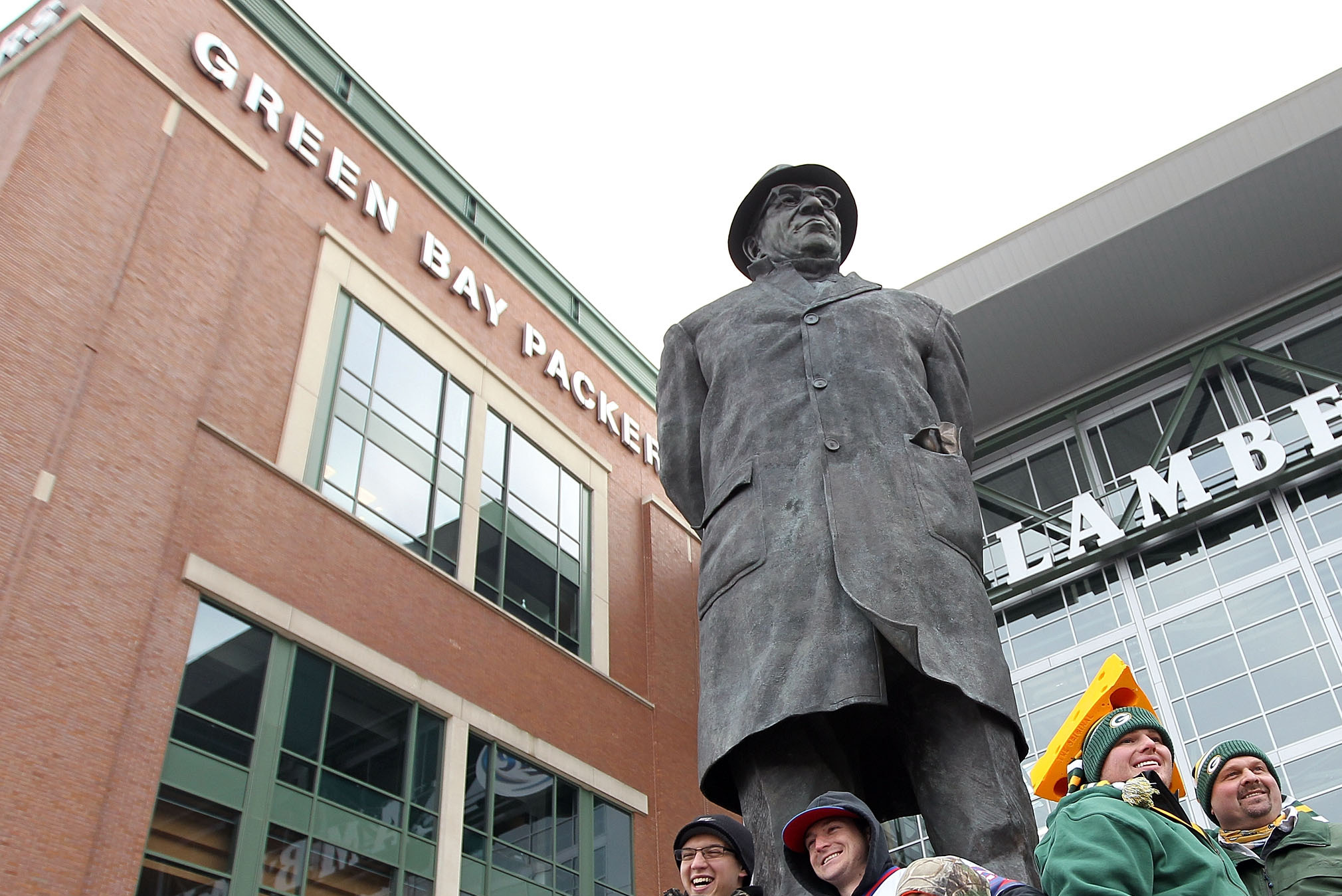 Lambeau's trophy, Lombardi's coat going up for auction