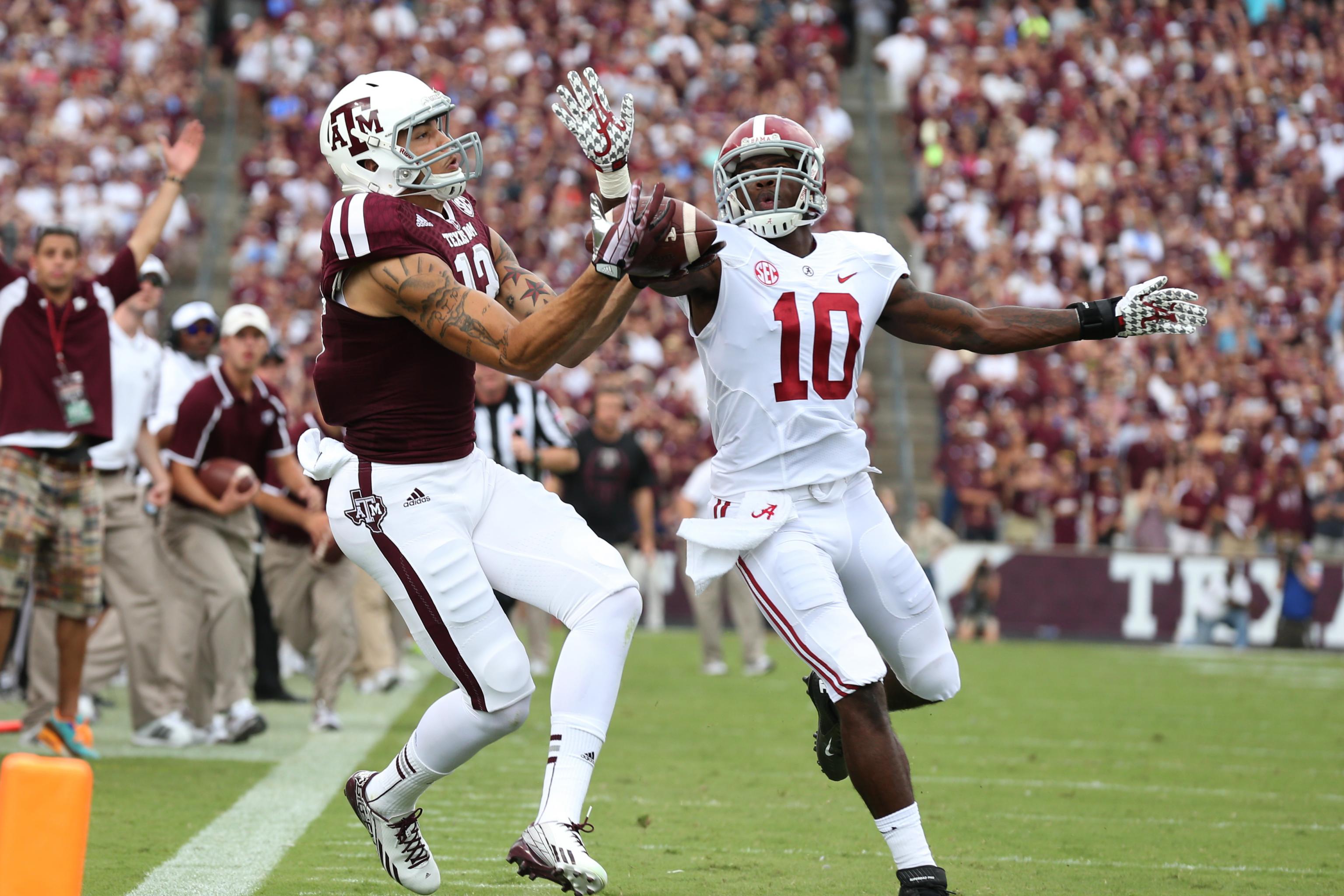 Mike Evans Texas A&M Aggies Unsigned White Jersey Running and Breaking  Tackle with Ball vs. Oklahoma Sooners Photograph