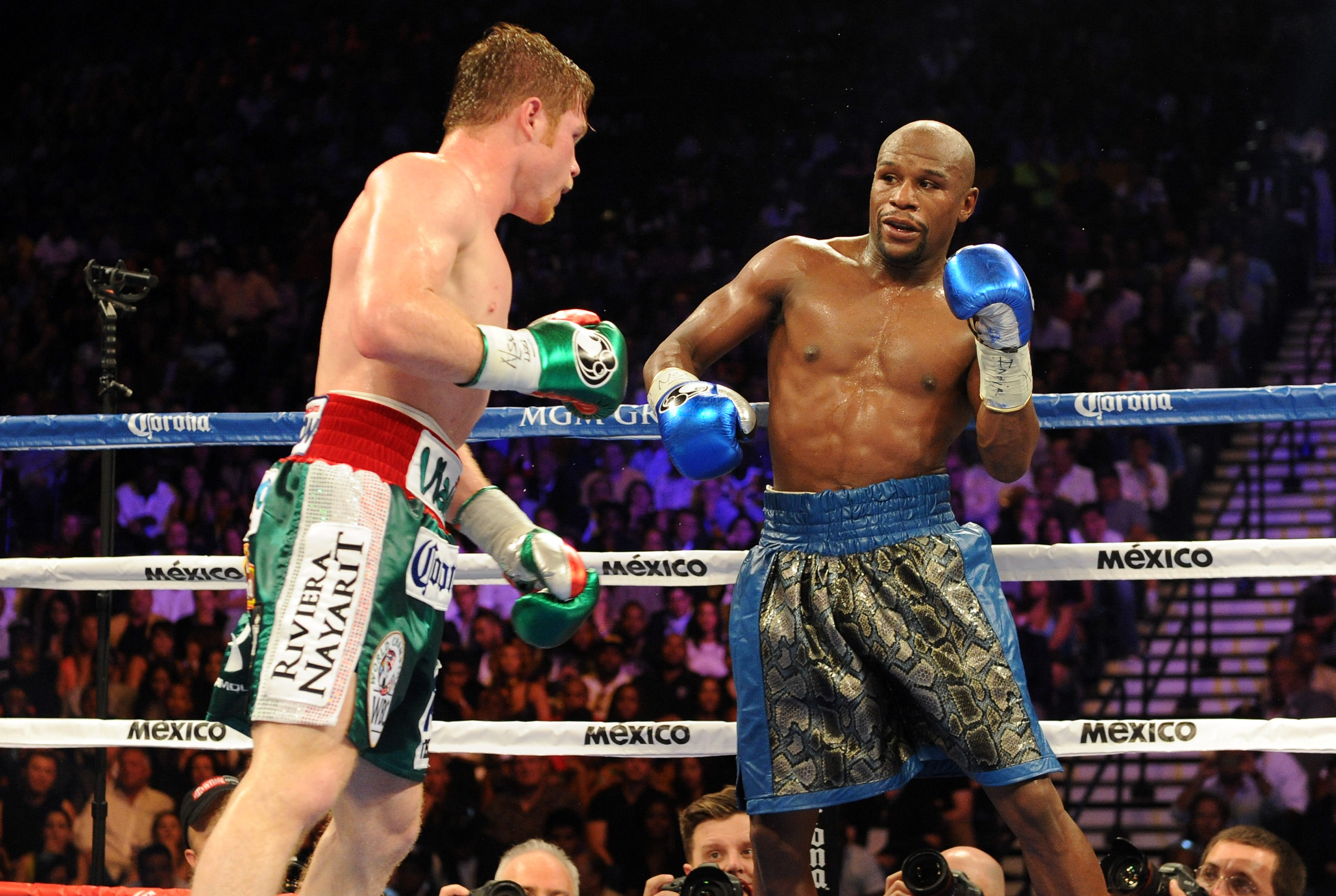 He Asked for the Pic With You's Right?: Floyd Mayweather Gets Trolled as  Forgotten Photo of Him With Canelo Alvarez's Arch-Rivals Goes Viral -  EssentiallySports