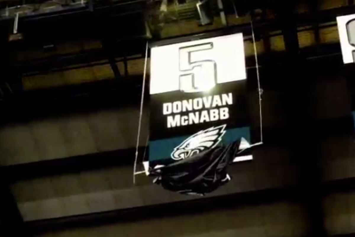 Donovan McNabb's Jersey Retired at Halftime of Eagles vs. Chiefs | News, Scores, Highlights 