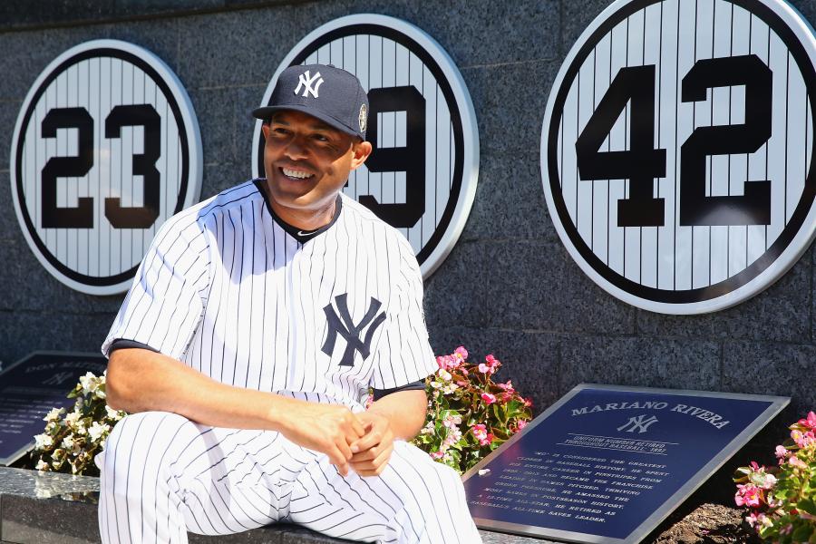 YANKEES: Athletics honor Mariano Rivera with surfboard, wine