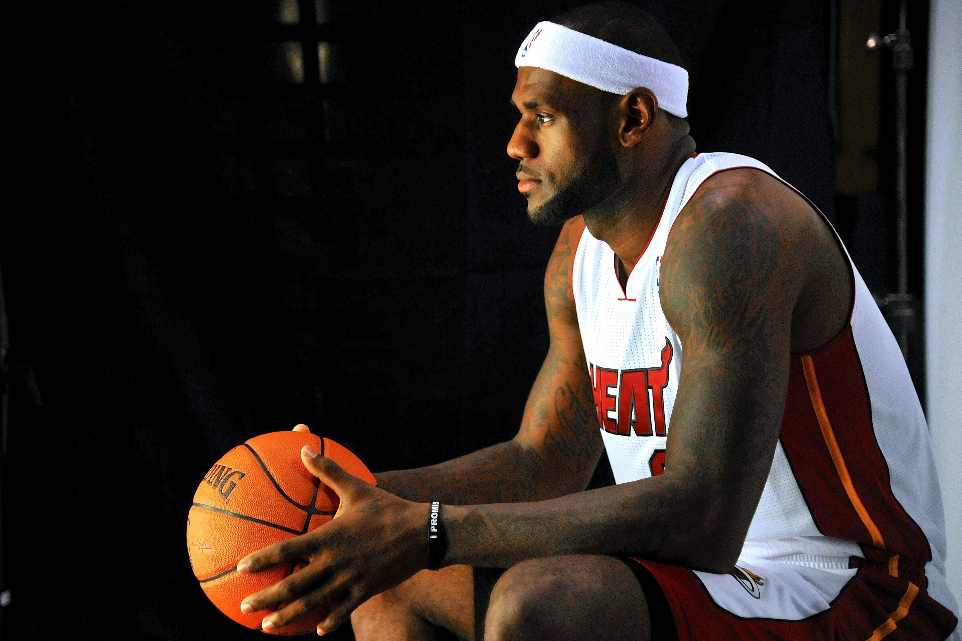 Heat unveil 'nickname jerseys' for LeBron James, Dwyane Wade, Ray