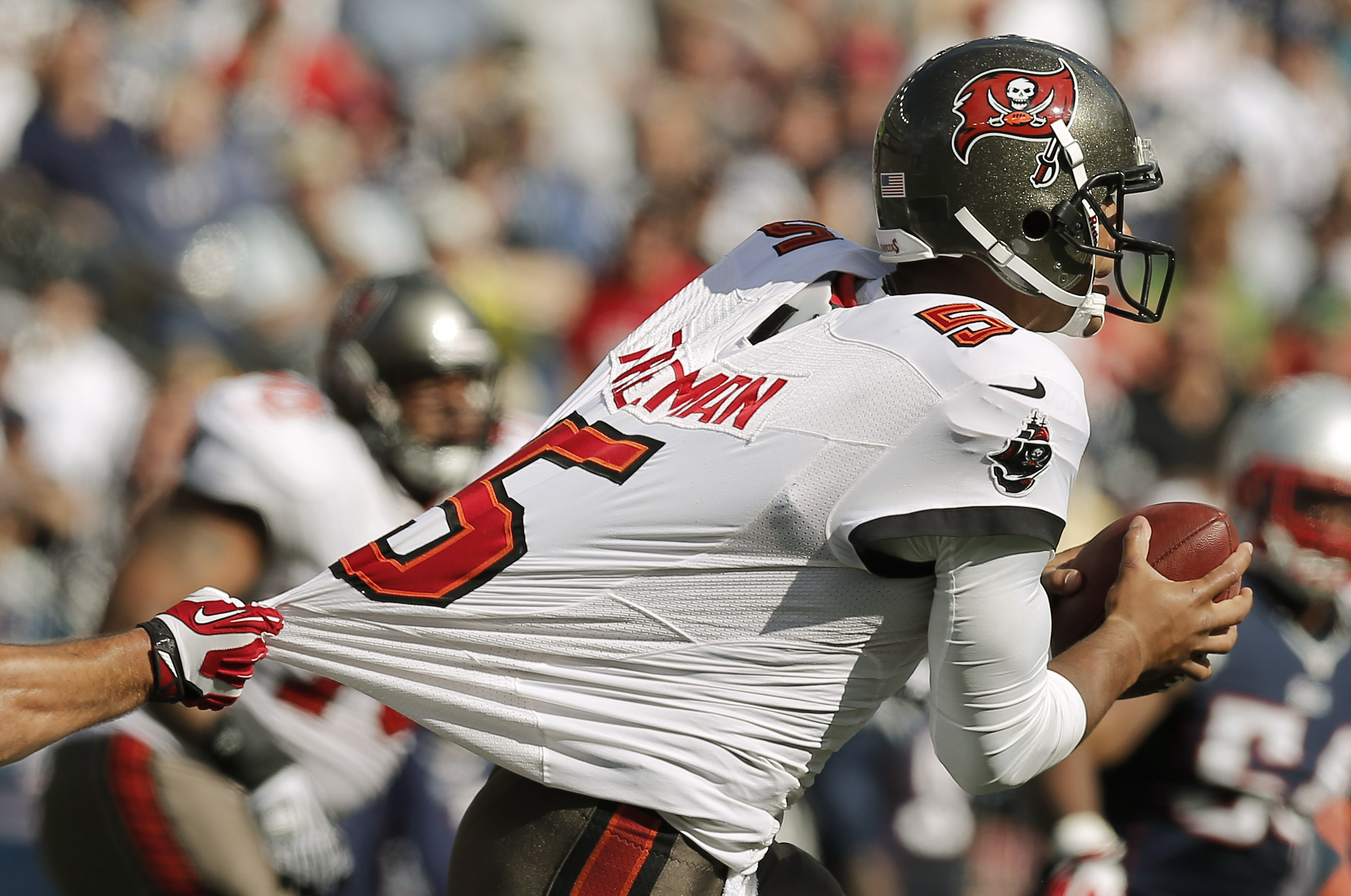 Quarterback Josh Freeman of the Tampa Bay Buccaneers looks for a News  Photo - Getty Images