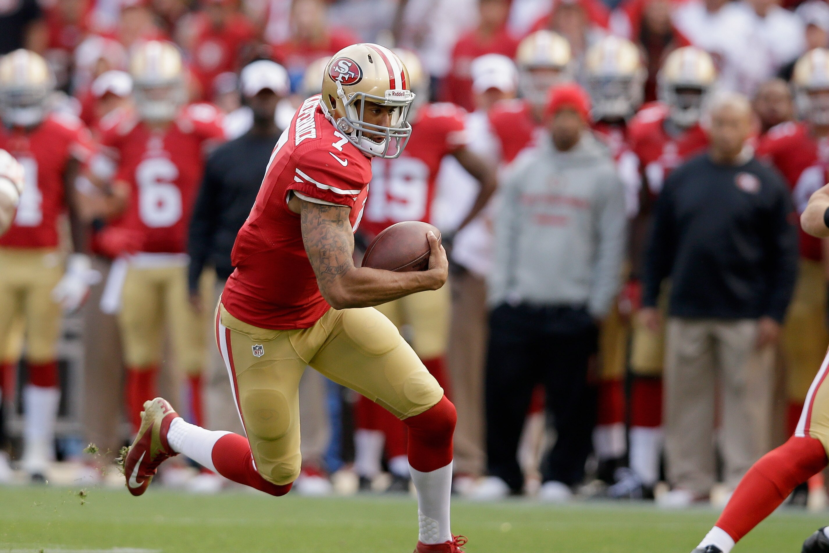 Size: 8 x 10 Colin Kaepernick San Francisco 49ers Spotllight Action Photo