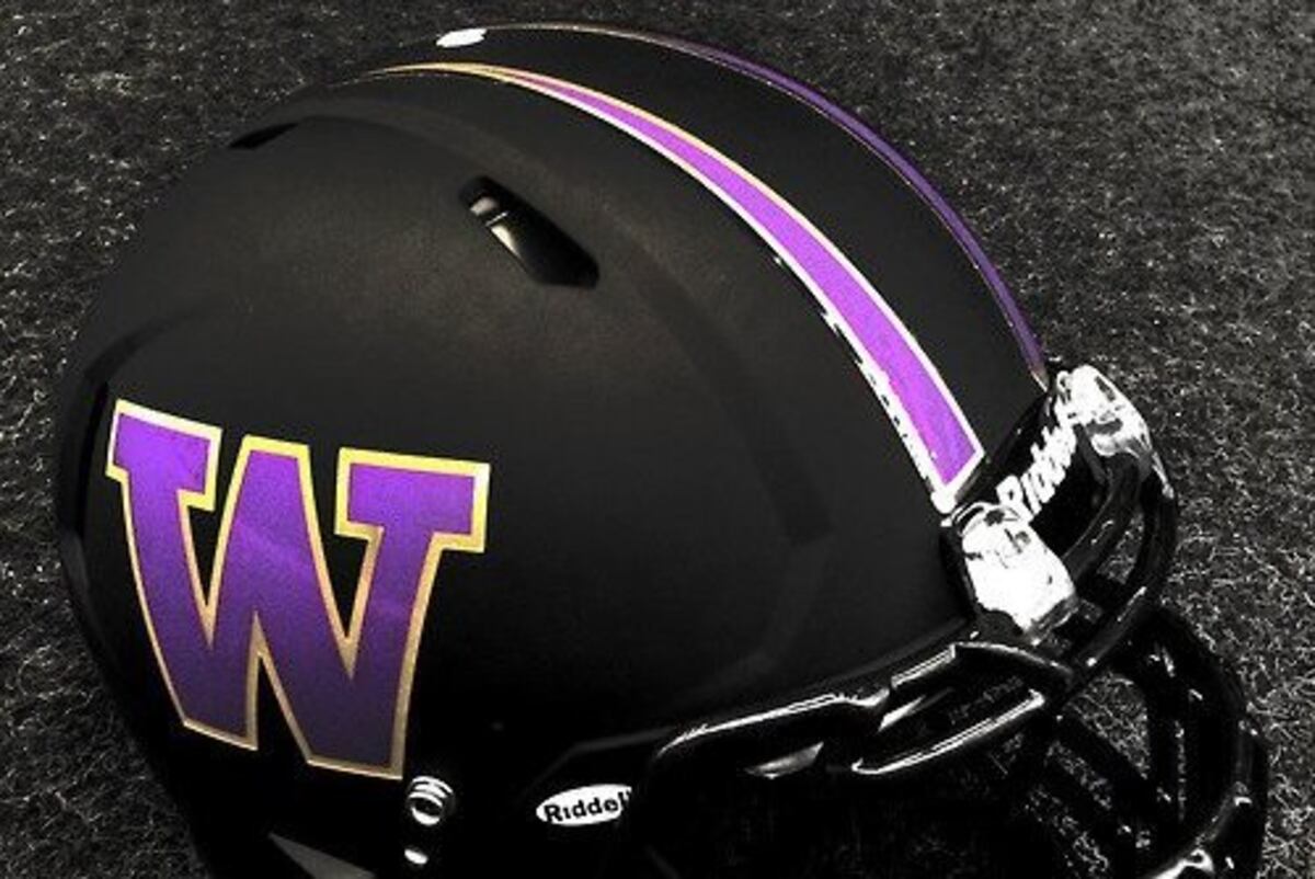 The University of Washington Will Wear These Matte Black ...