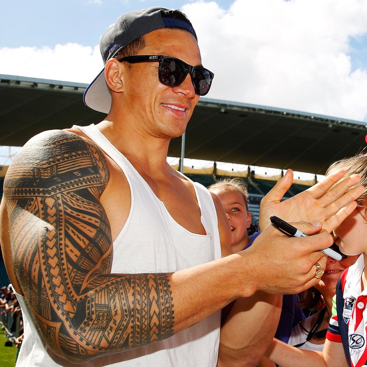 Rugby Hard Man Sonny Bill Williams Frightened Senseless By Snake Video Bleacher Report Latest News Videos And Highlights