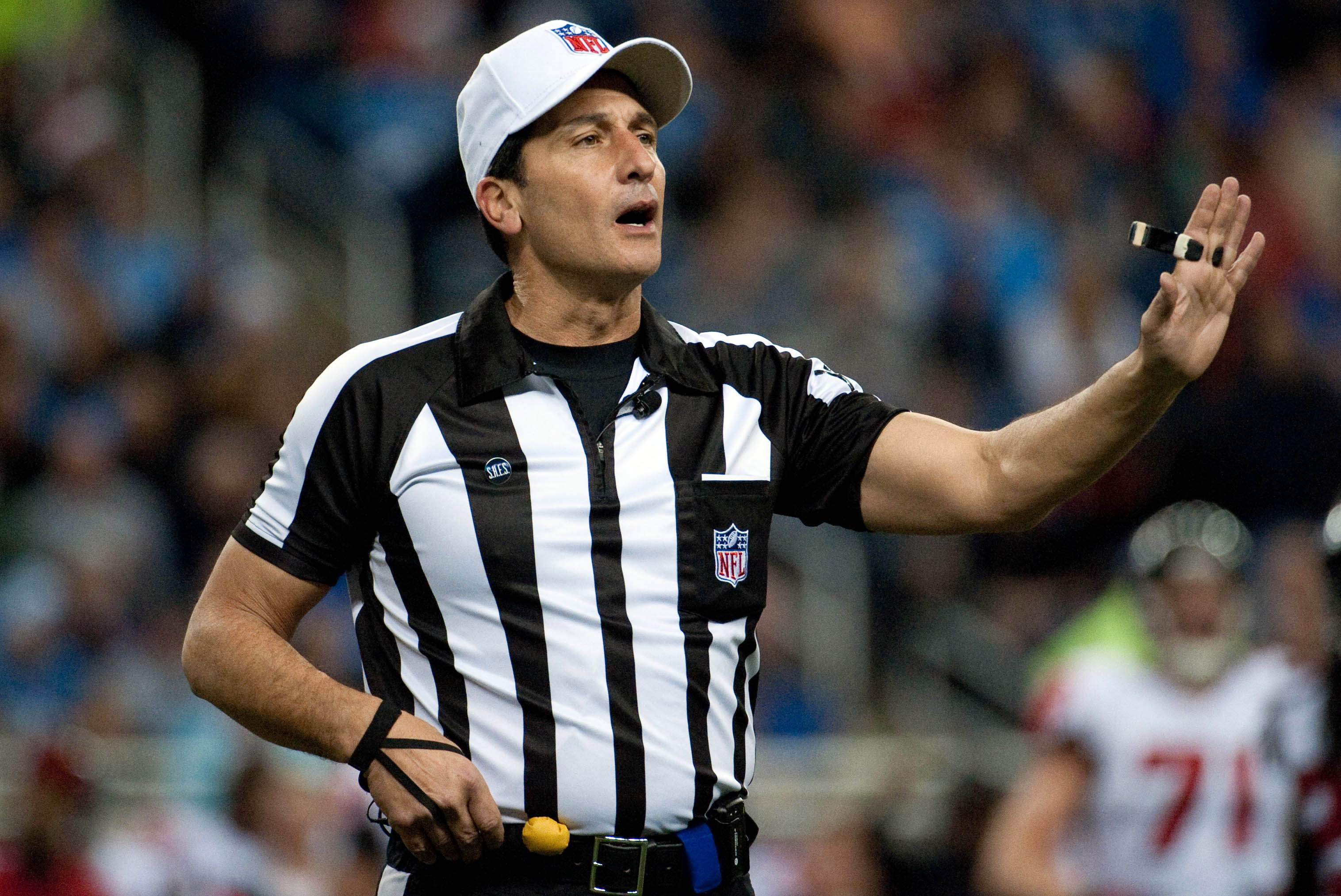 Hi, I'm Gene Steratore and I actually call touchdowns as such when they go  against the Patriots. Wouldn't it be great if there were more refs like  me? : r/steelers