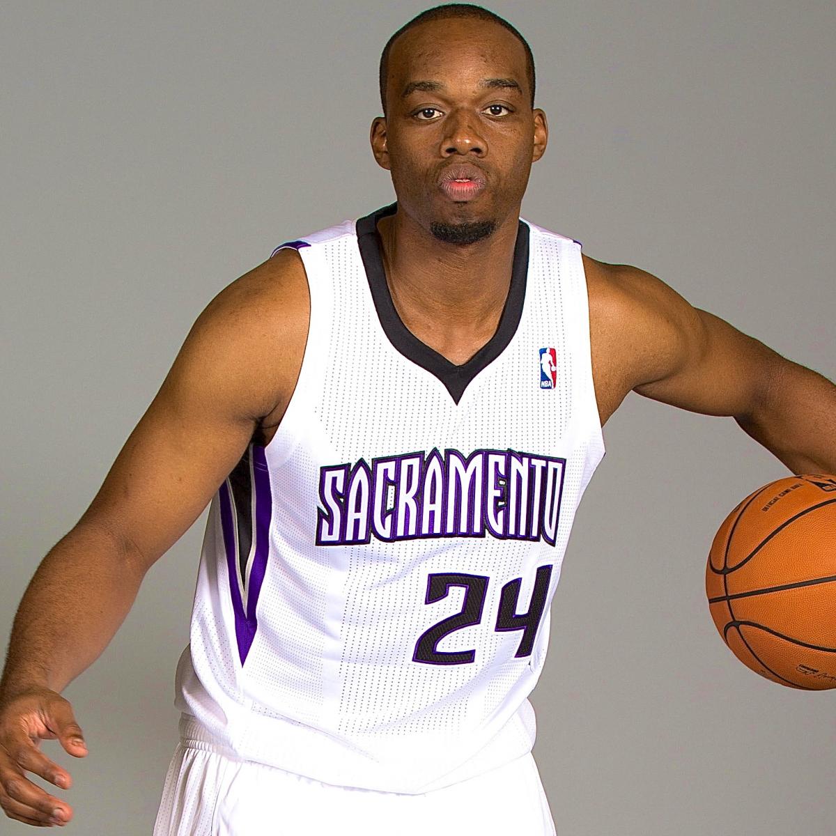 Carl Landry Injury Updates on Kings PF's Hip, Likely Return Date