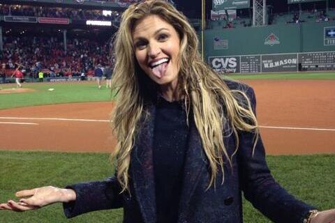 مذيعة تحصل على تعويض "55 مليون دولار" بعد تصويرها "عارية" في فندق ماريوت 4 مذيعة تحصل على تعويض "55 مليون دولار" بعد تصويرها "عارية" في فندق ماريوت