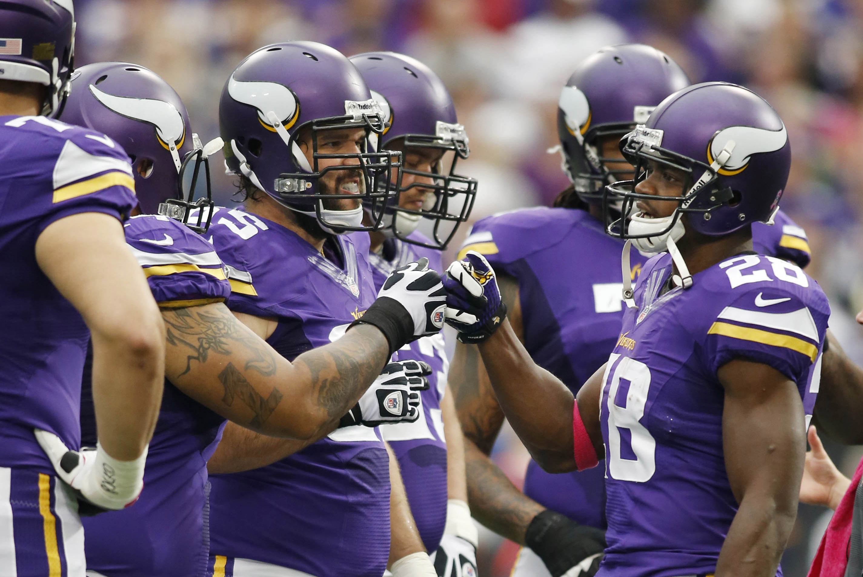 Vikings' offensive line in flux ahead of matchup with Giants