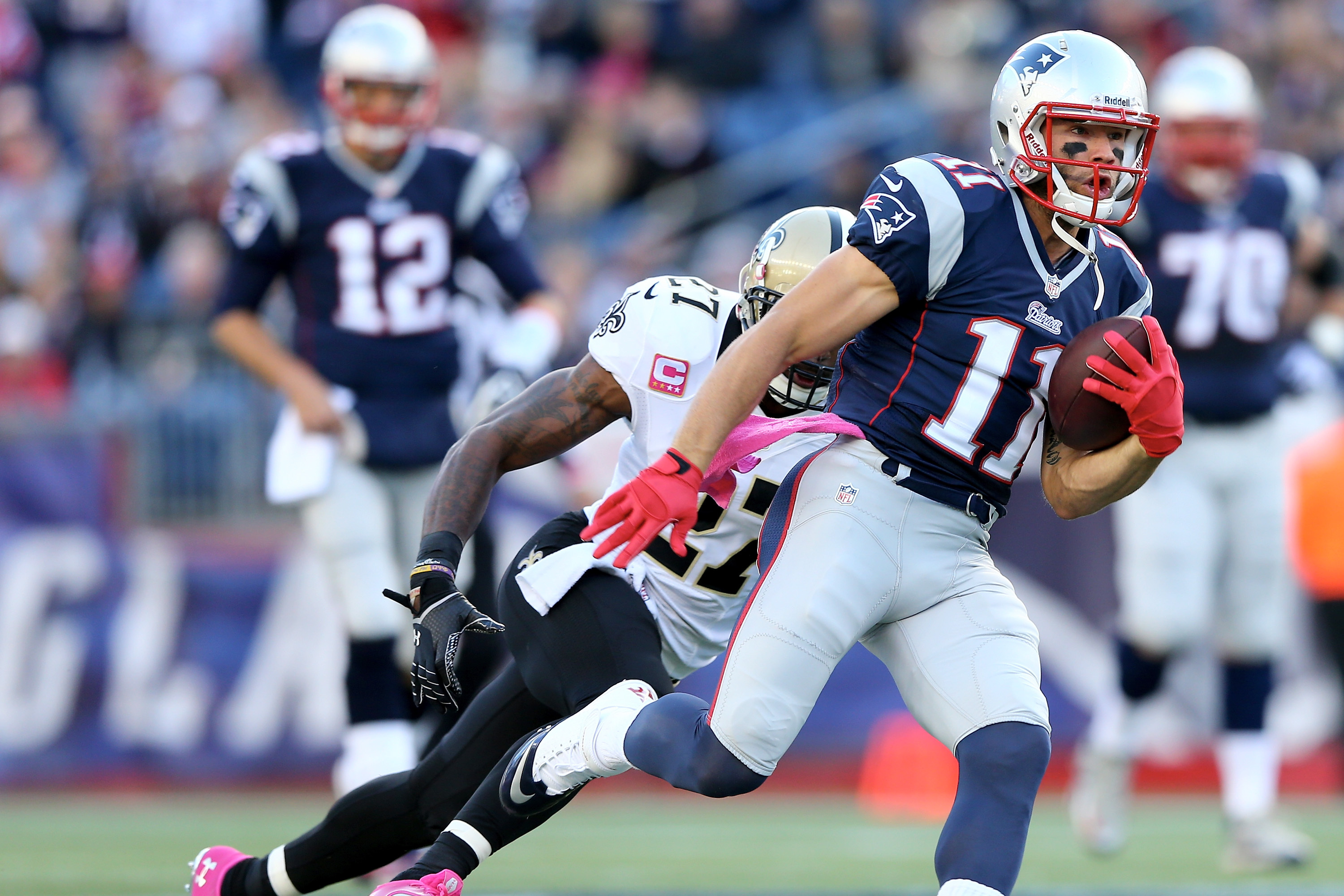 New England Patriots Julian Edelman gets tackled by New York Jets