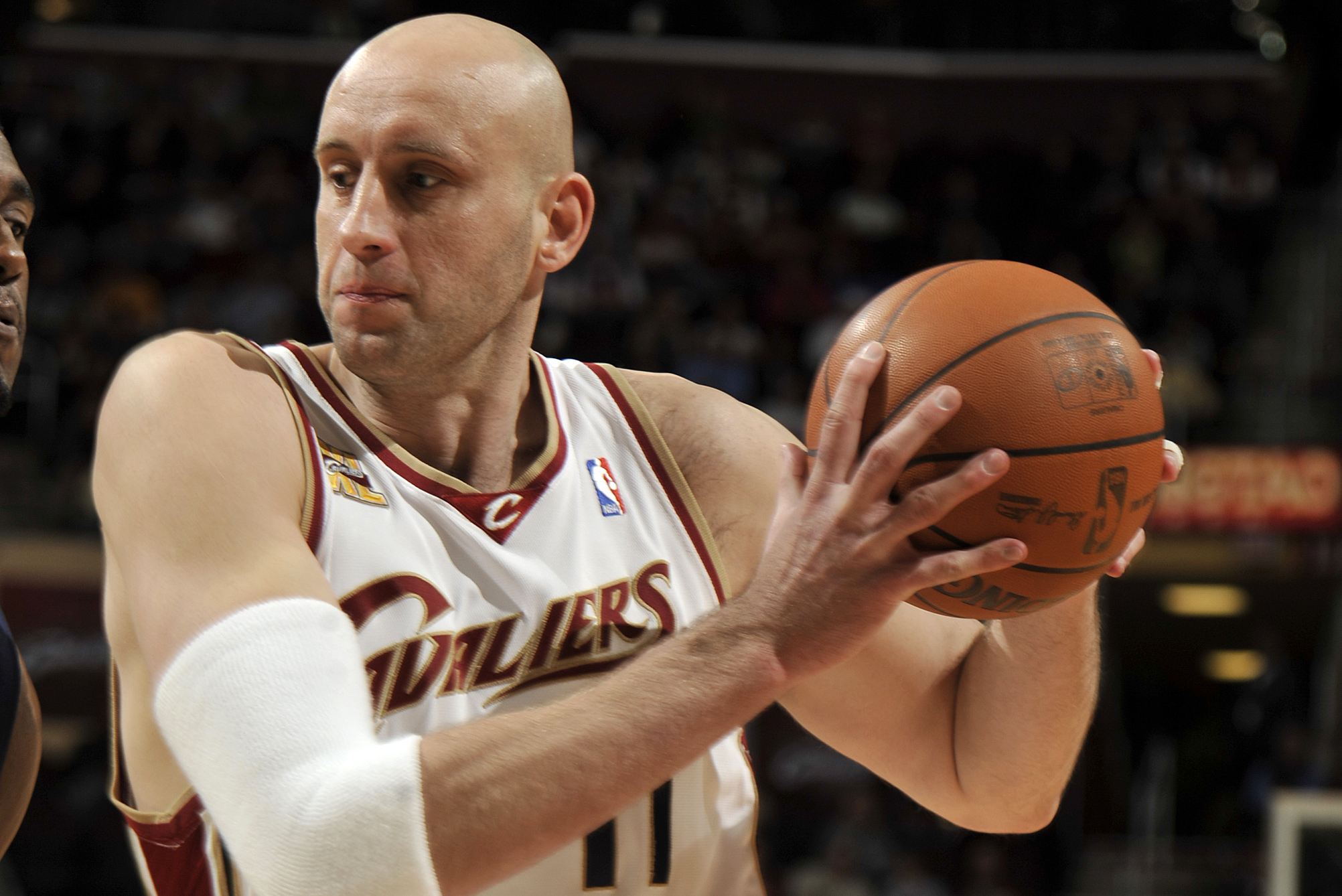 Zydrunas Ilgauskas to have jersey retired by Cleveland Cavaliers