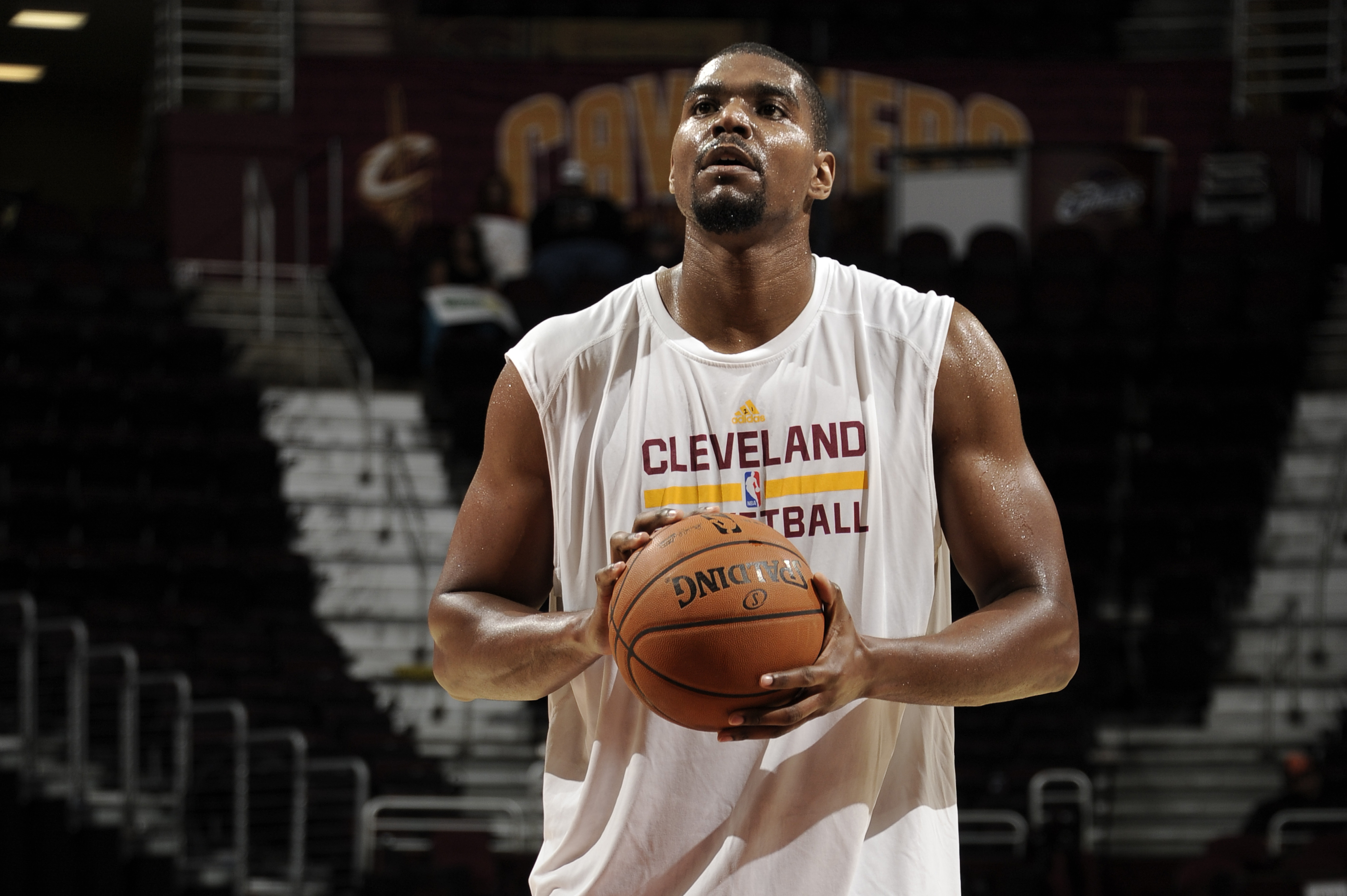 Cleveland Cavaliers hold talks with free agent Andrew Bynum