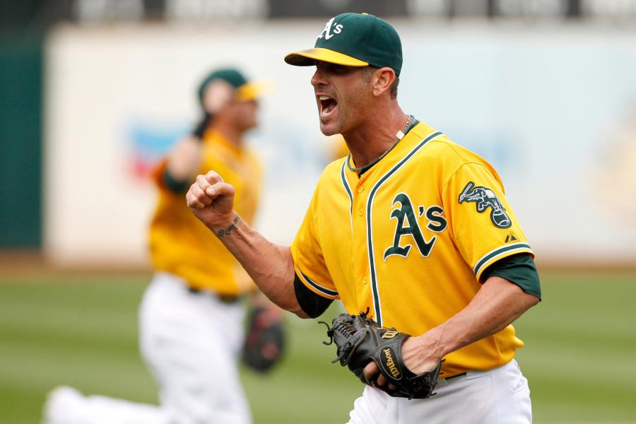 Oakland Athletics: Pros and Cons of Re-Signing Grant Balfour