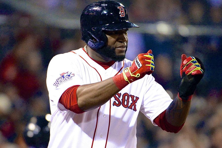 Manny leads Red Sox with American flag in 2004 