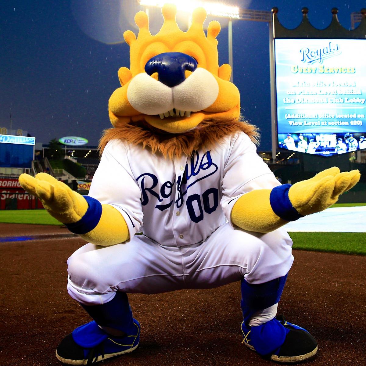 Fan injured by hot dog thrown by KC Royals mascot has case before