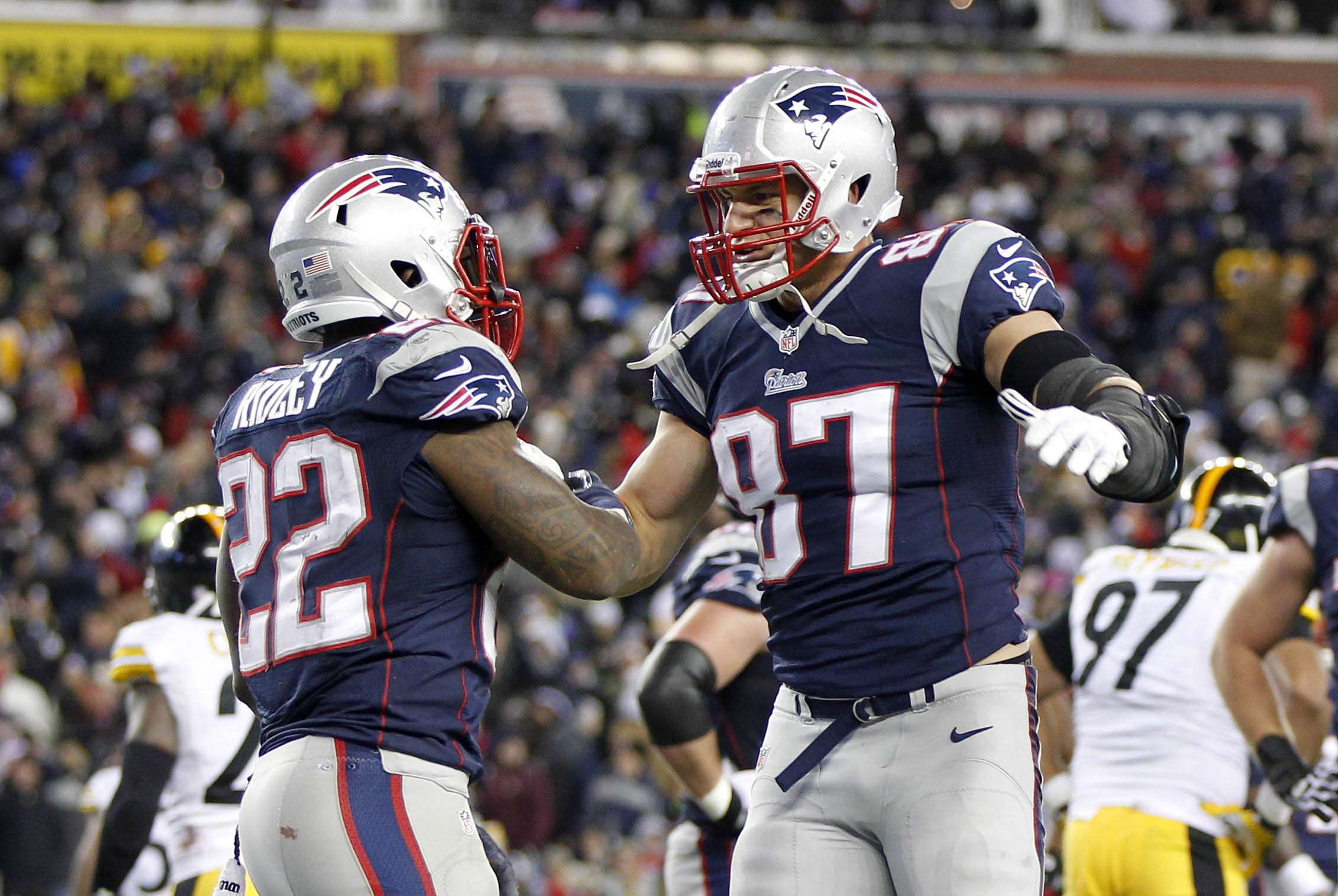 Pittsburgh Steelers defeat New England Patriots 17-10