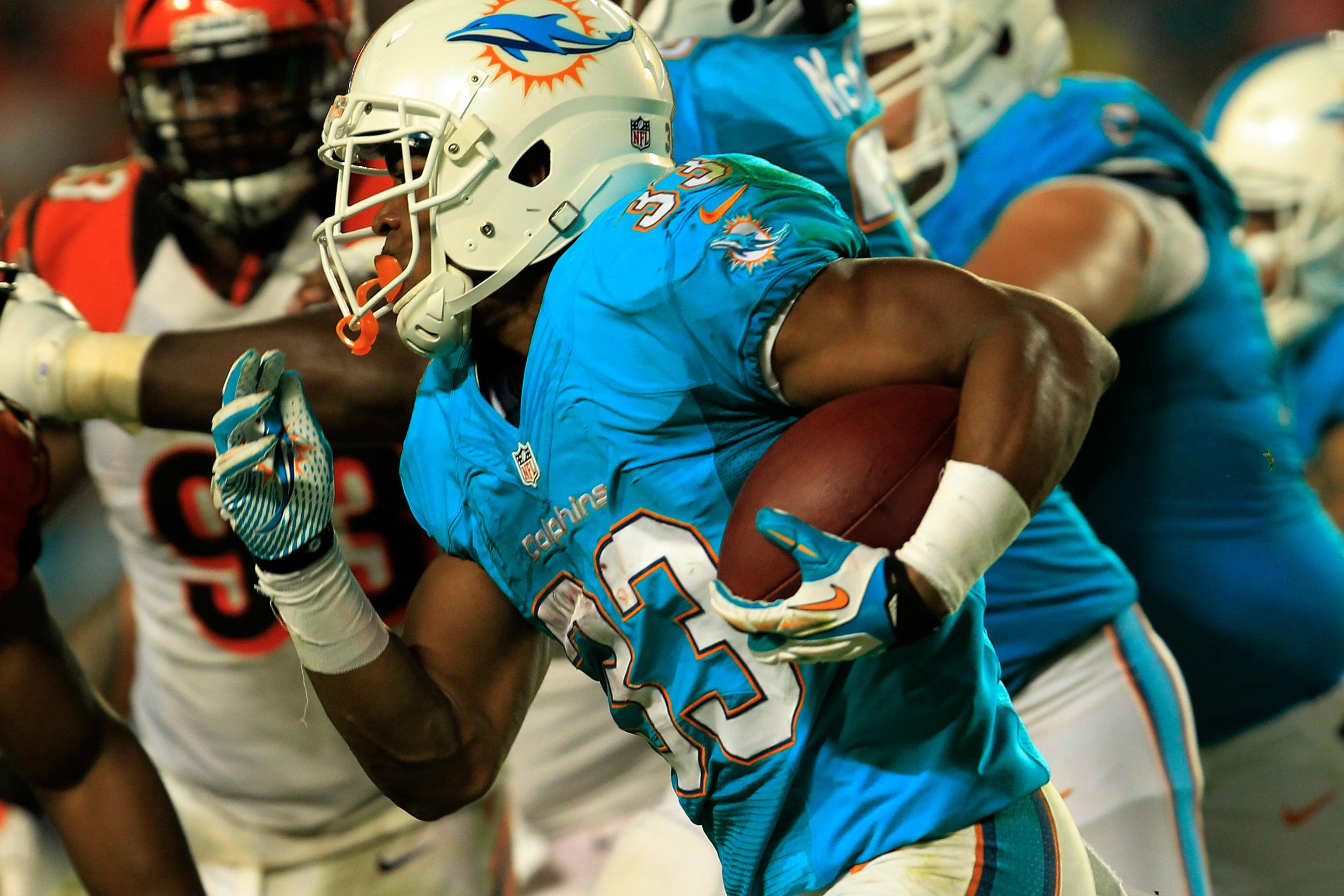 MIAMI GARDENS, FL - OCTOBER 20: Daniel Thomas #33 of the Miami Dolphins  rushes during a game against the Buffa…