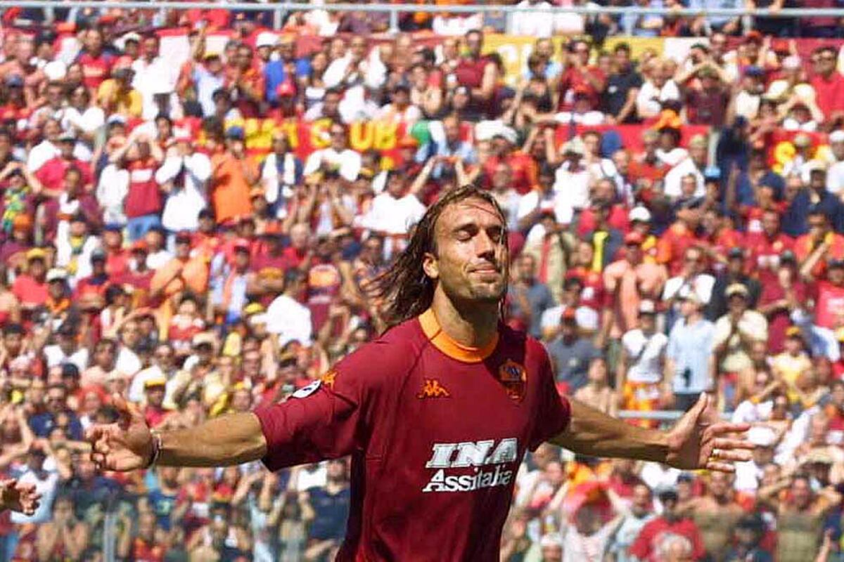 Power Ranking the Top 10 South American Attackers in Football History