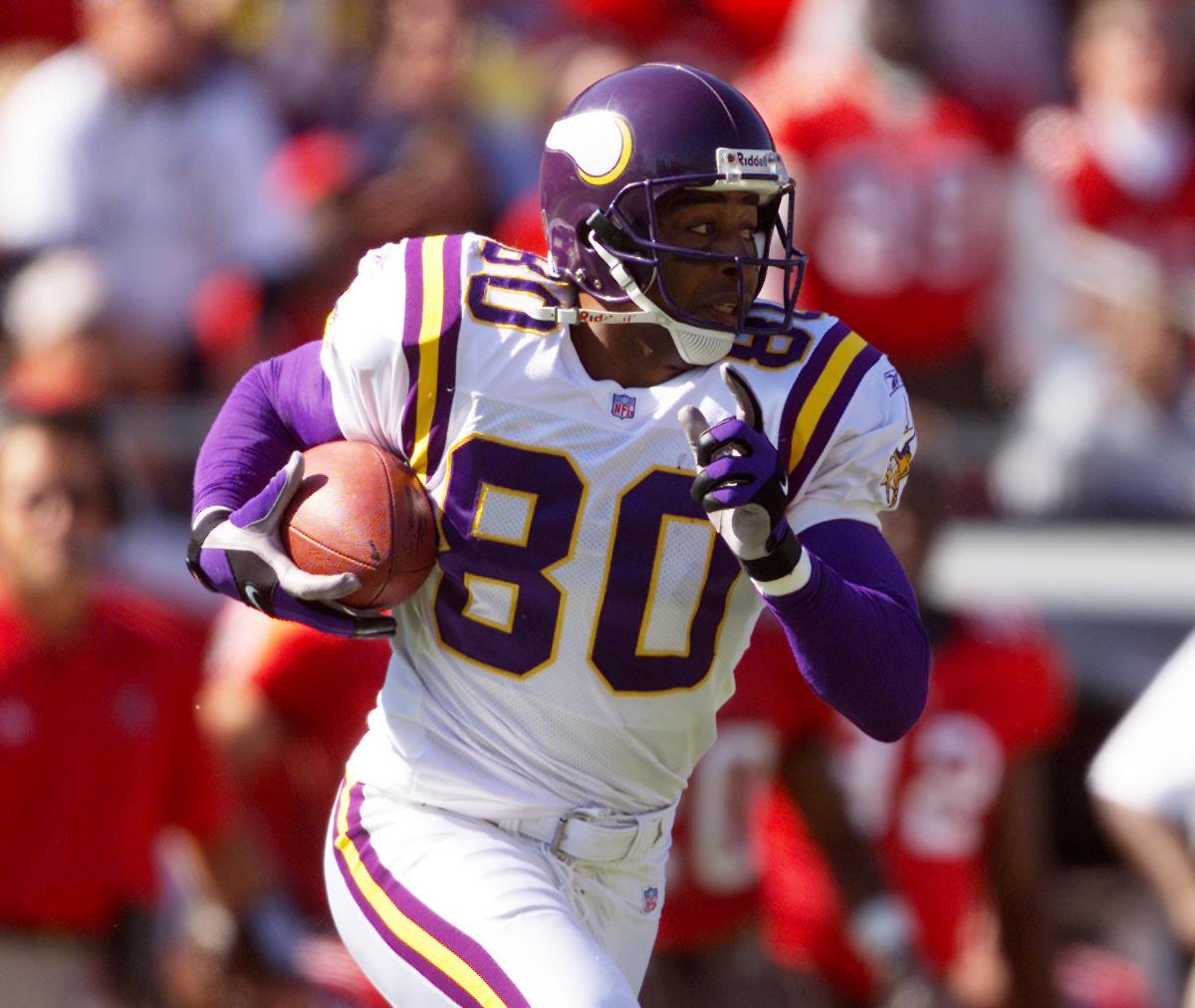 Minnesota Vikings - Cris Carter makes the 1000th catch of his