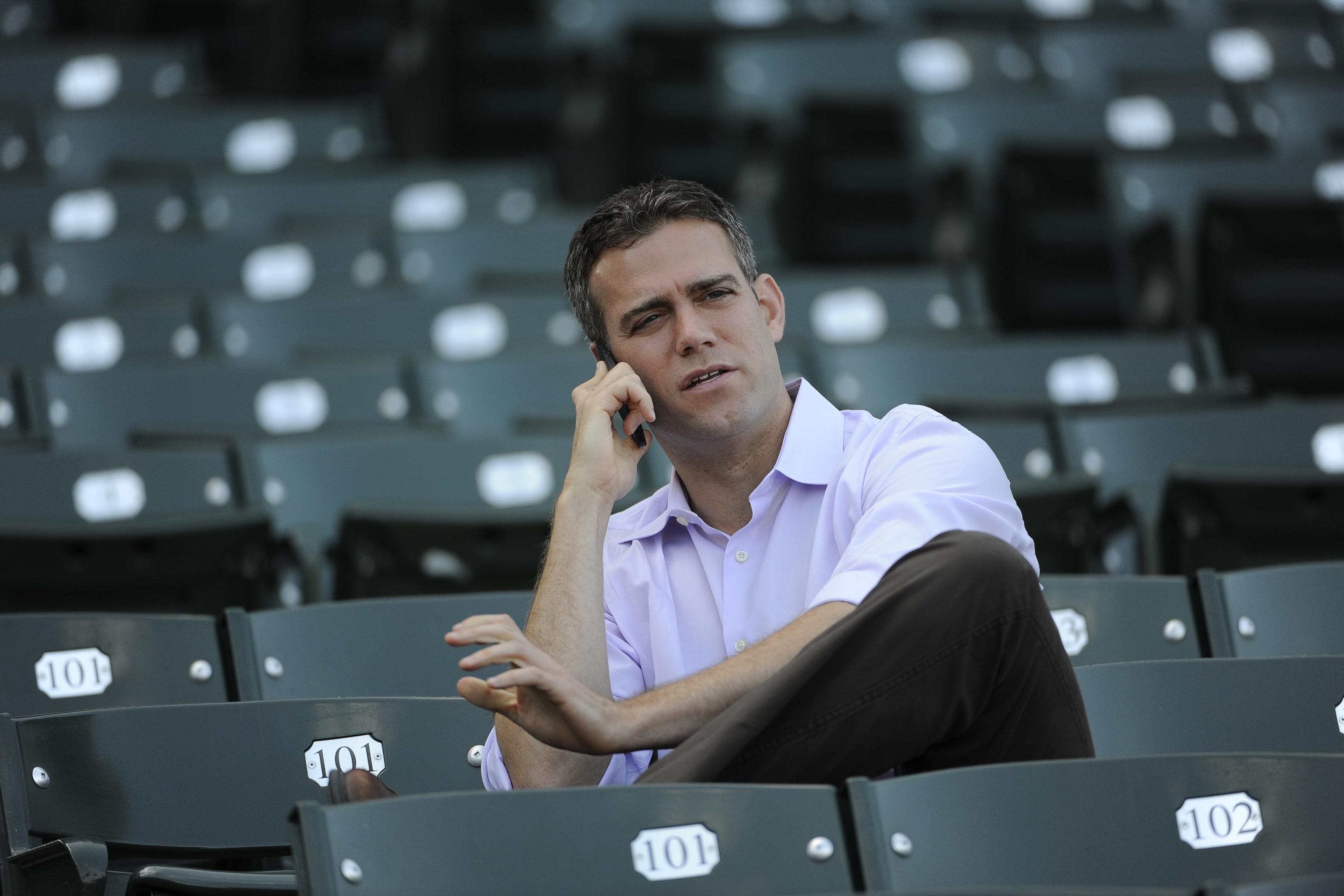 Report: Cubs' World Series trophy damaged at Theo Epstein's