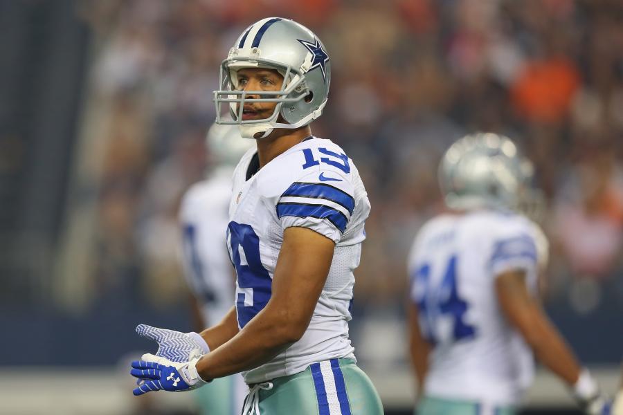 Miles Austin of the Dallas Cowboys breaks a tackle and continues to News  Photo - Getty Images