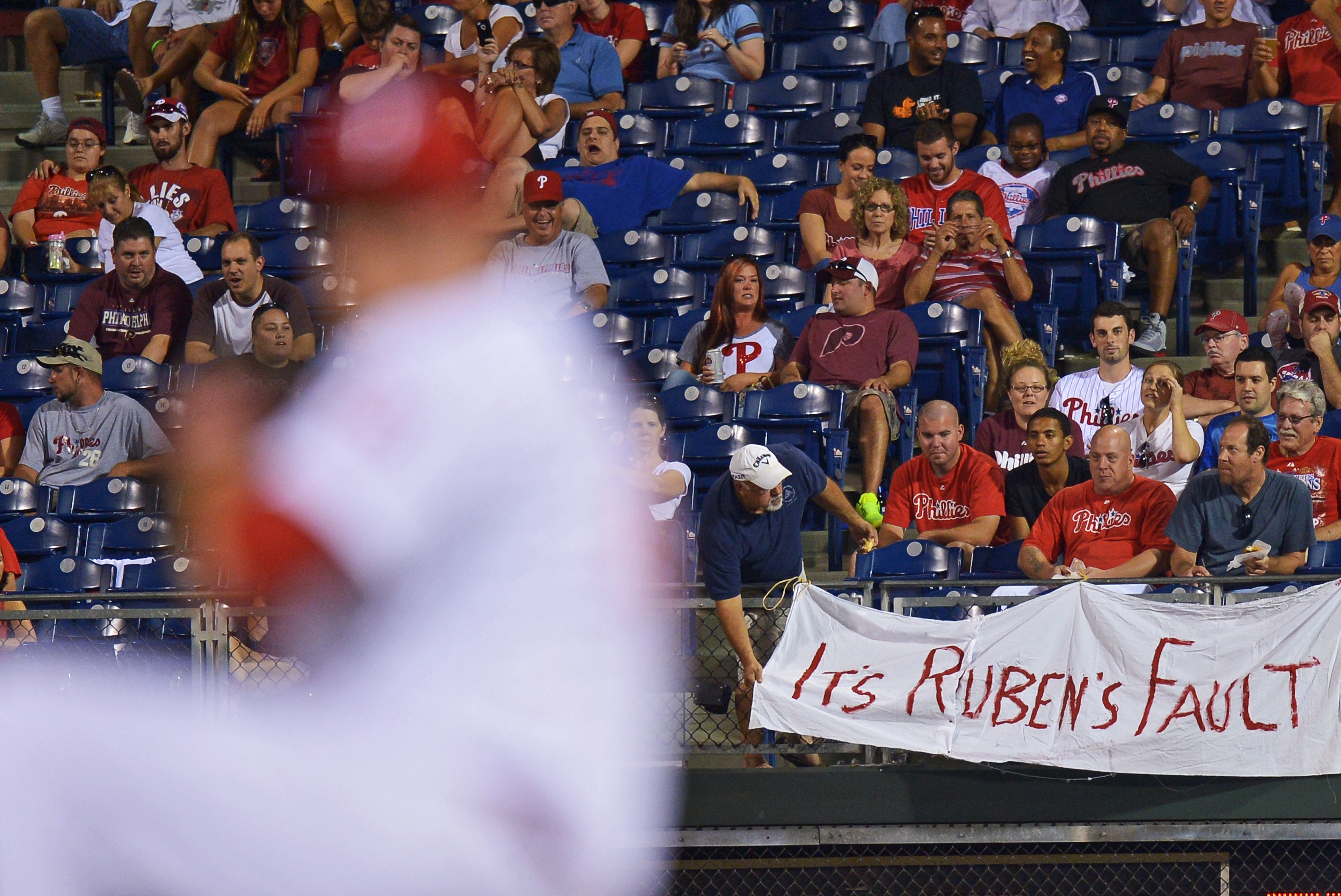 Phillies re-sign Carlos Ruiz to a three-year deal