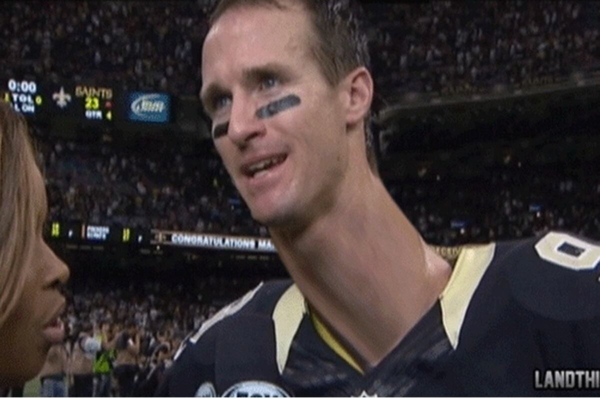 Drew Brees' Long Neck Leads to One of the Best GIFs of the NFL Season