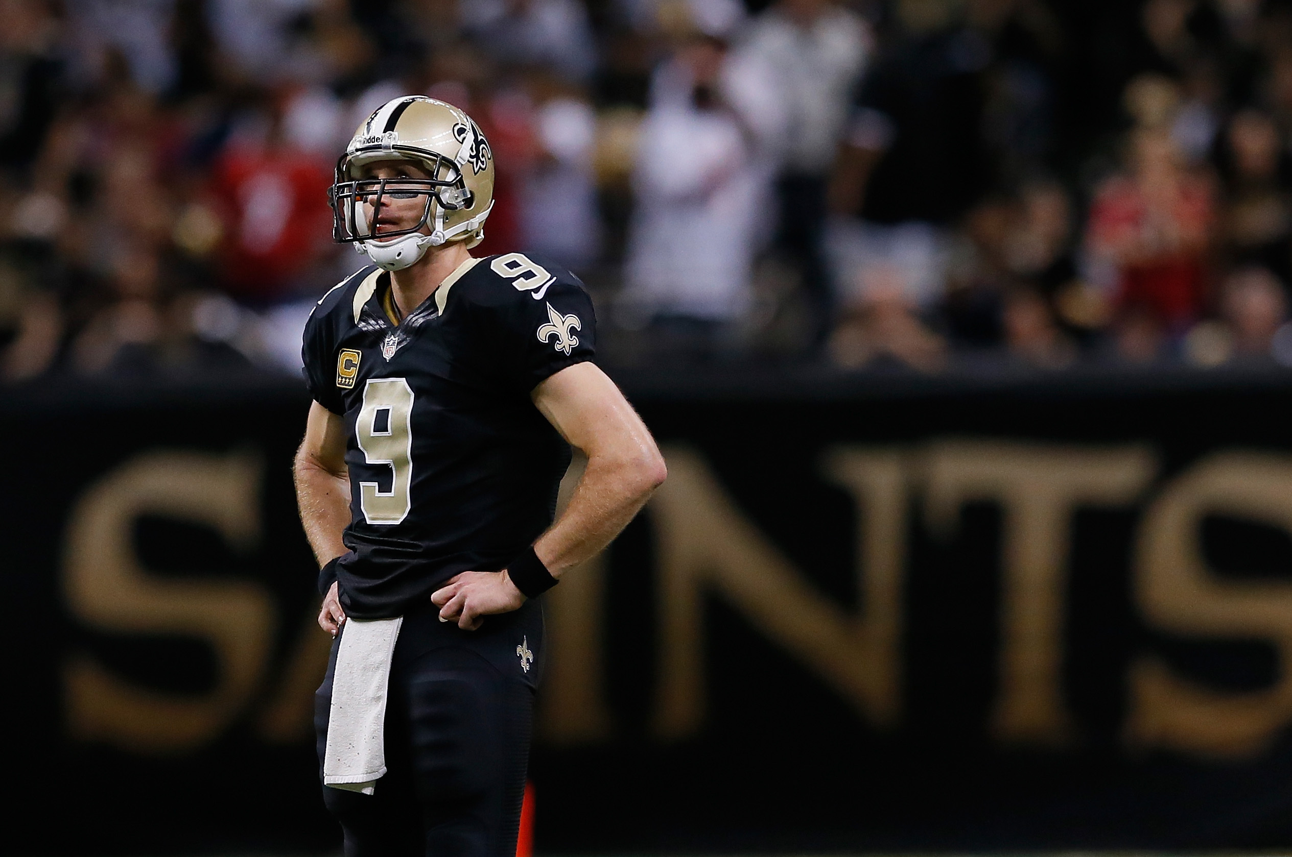 Saints' Drew Brees sets two NFL records in blowout win on 'Monday Night  Football' 