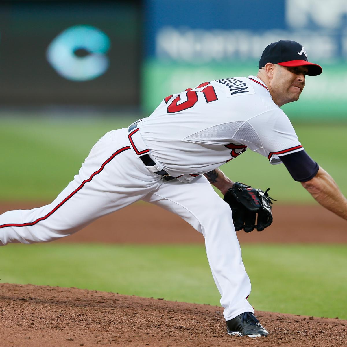 Braves pitcher Tim Hudson suffers gruesome season-ending ankle