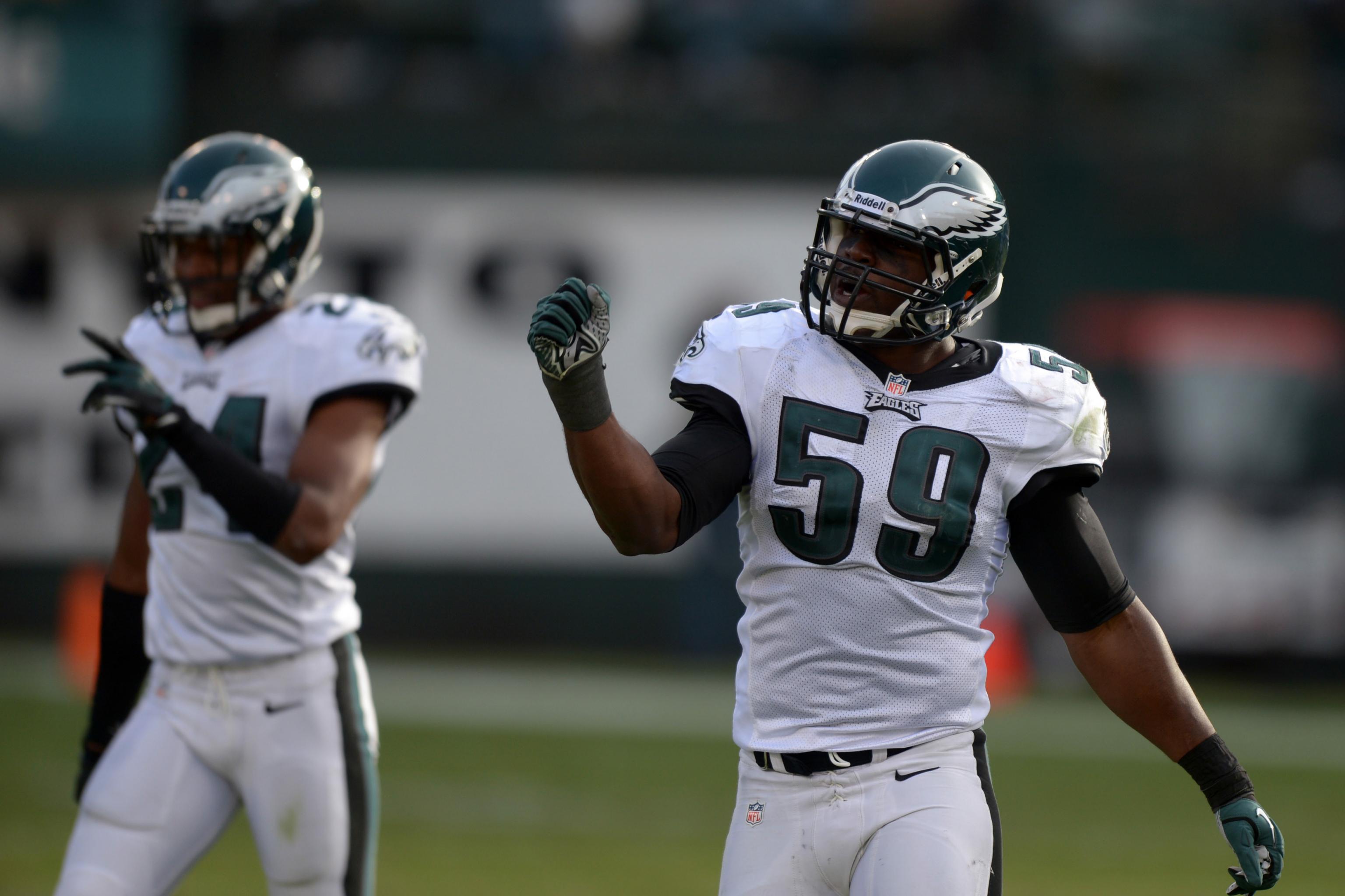 Linebacker DeMeco Ryans of the Philadelphia Eagles looks on from the  News Photo - Getty Images