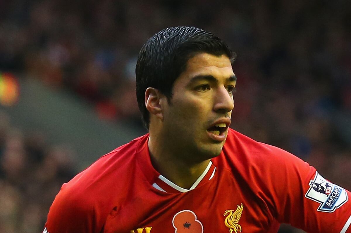 GIF: Luis Suarez Scores as Liverpool Lead Everton 2-1 in Merseyside