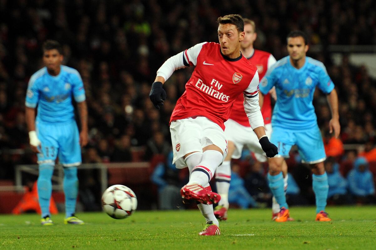 Arsene Wenger Jokes About Mesut Ozil Penalty Miss and ...