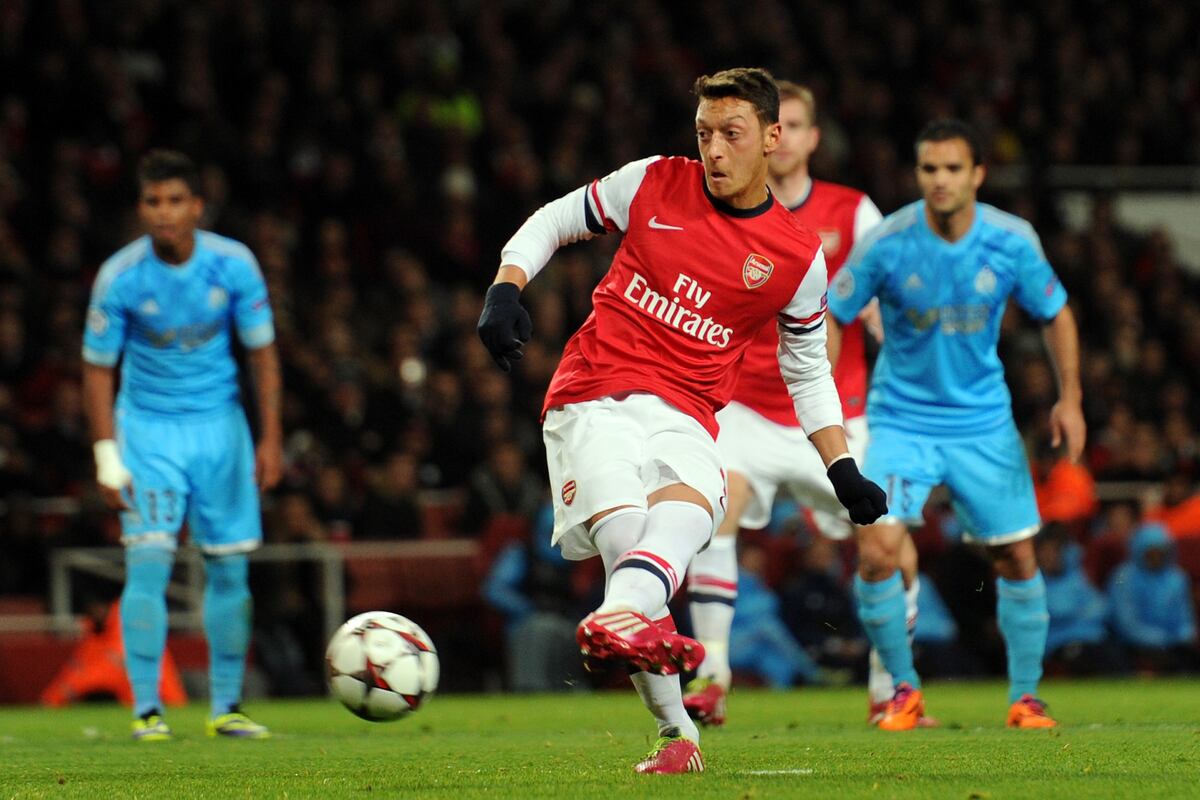 Why Mesut Ozil Does Not Need a Lift from Arsenal Team ...
