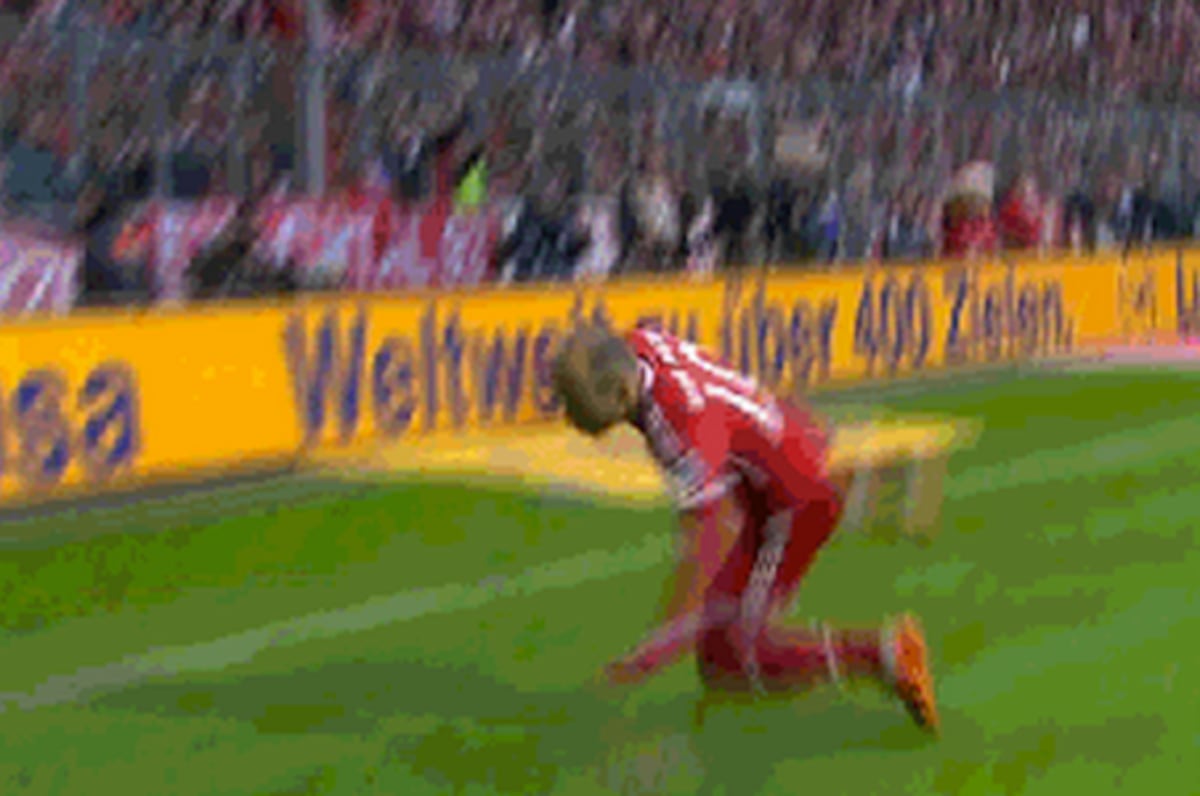 GIF: Arjen Robben's Sliding Celebration Fail During Bayern ...