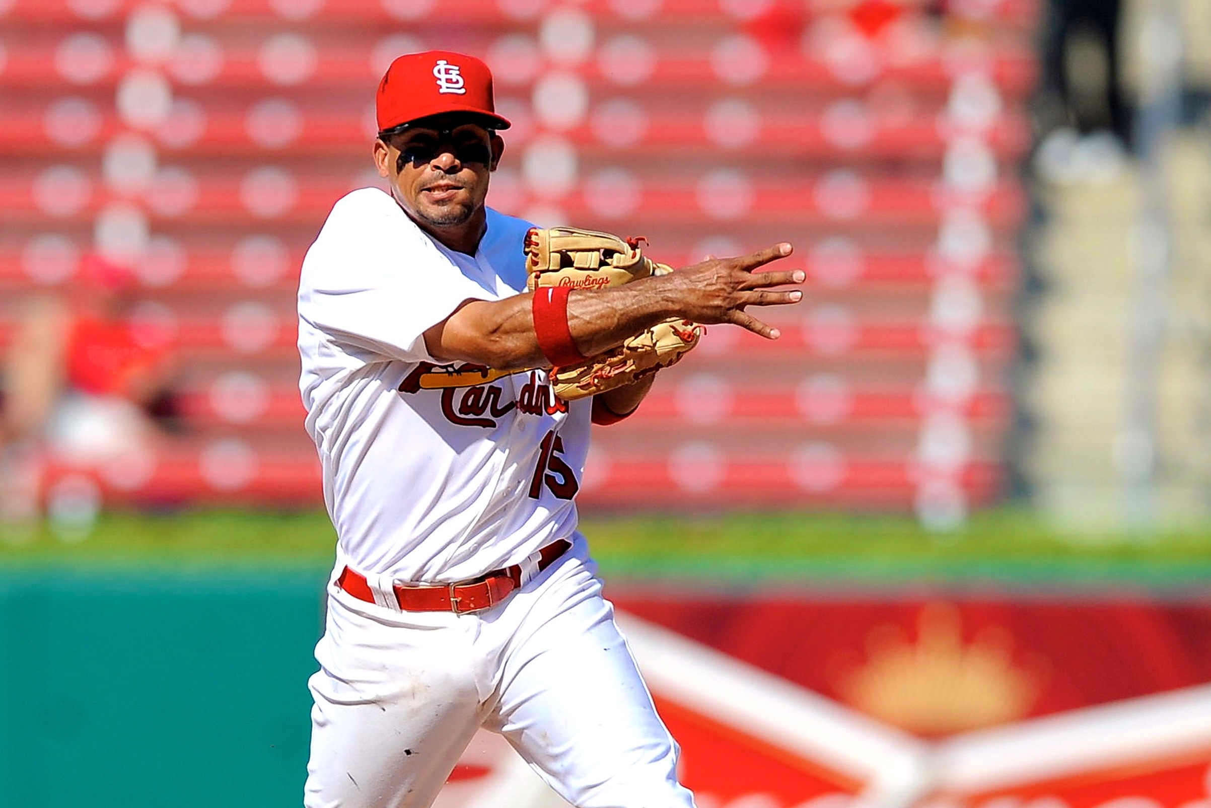 MLB: Furcal, Dodgers agree on three-year deal