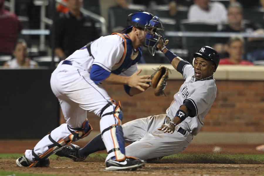 New York Mets Curtis Granderson signs autographs following the 5-3