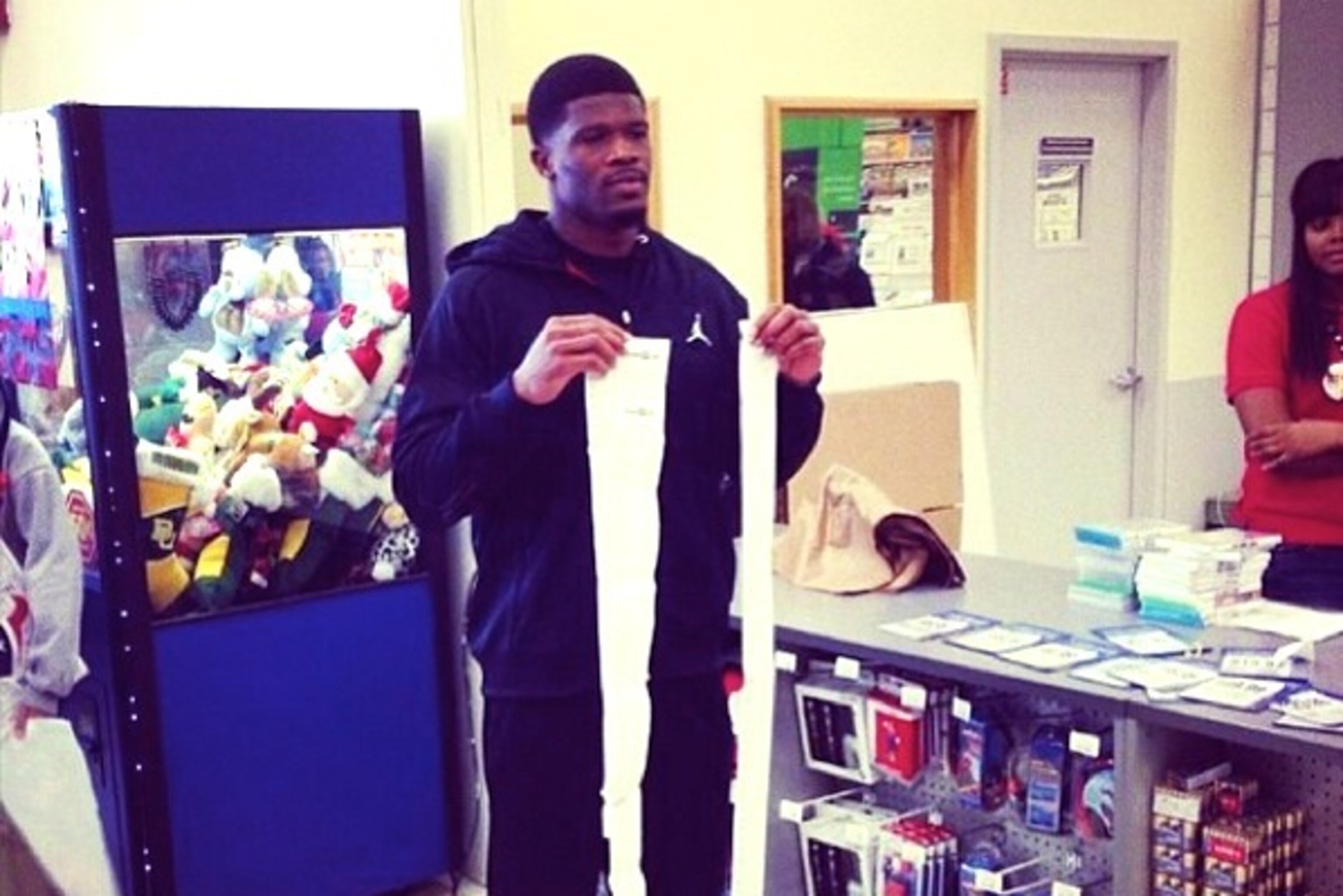 Andre Johnson Christmas 2022 Andre Johnson Again Spreads Holiday Cheer, Buys $17K Worth Of Toys For Kids  | Bleacher Report | Latest News, Videos And Highlights